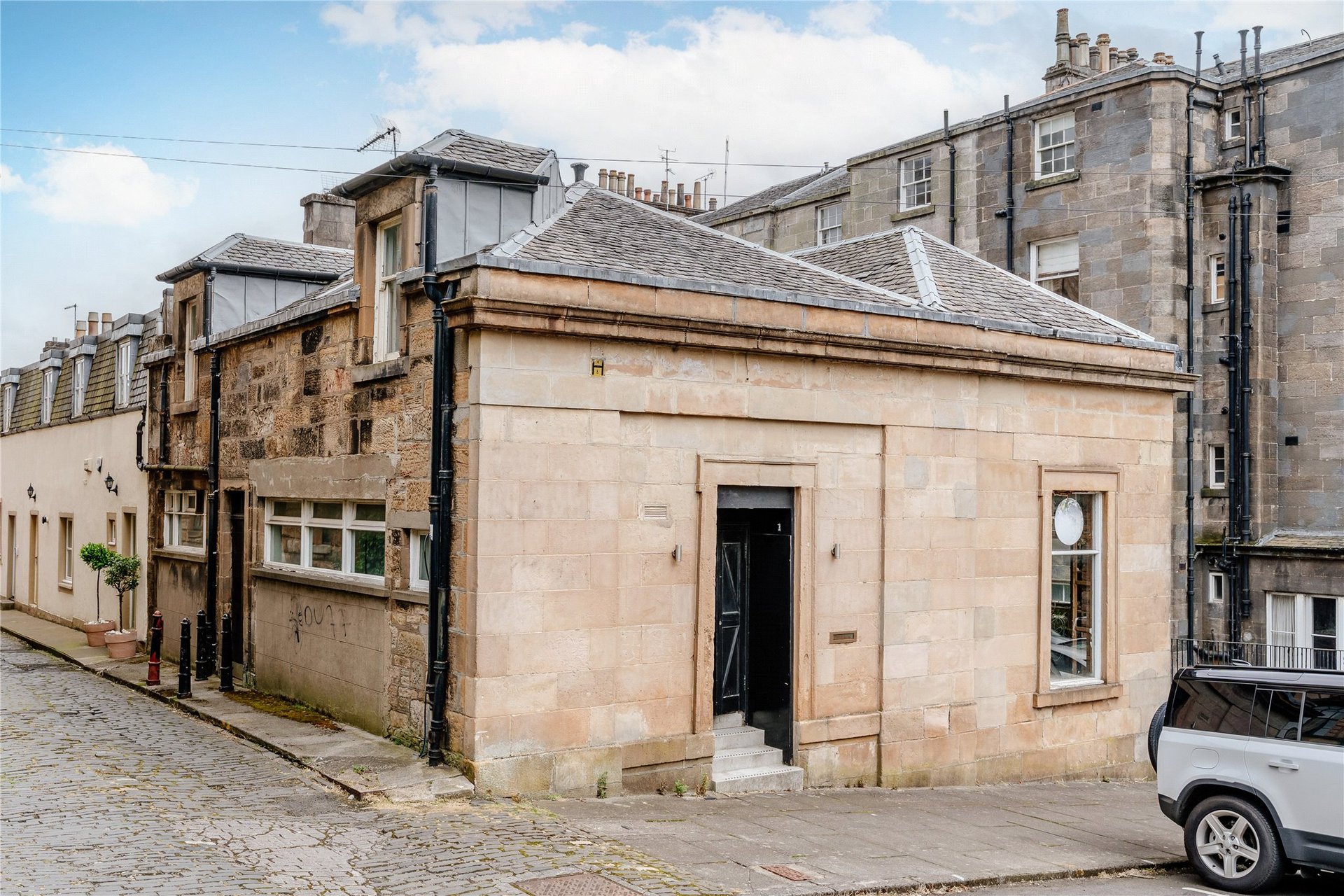 The Mews, 4 Claremont Place, Park, Glasgow, G3 7YR - Picture #4