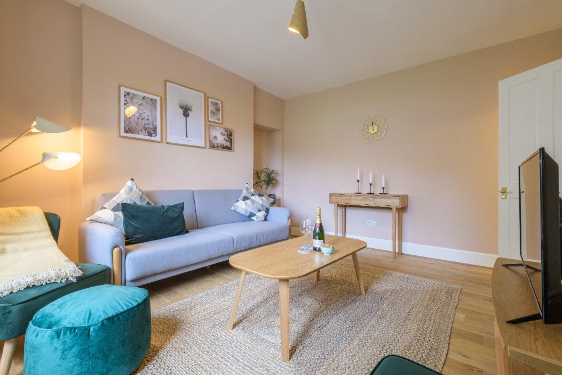 Meadowbank Lodge, 1 Duke's Walk, Meadowbank, Edinburgh, EH8 7AT - Picture #2