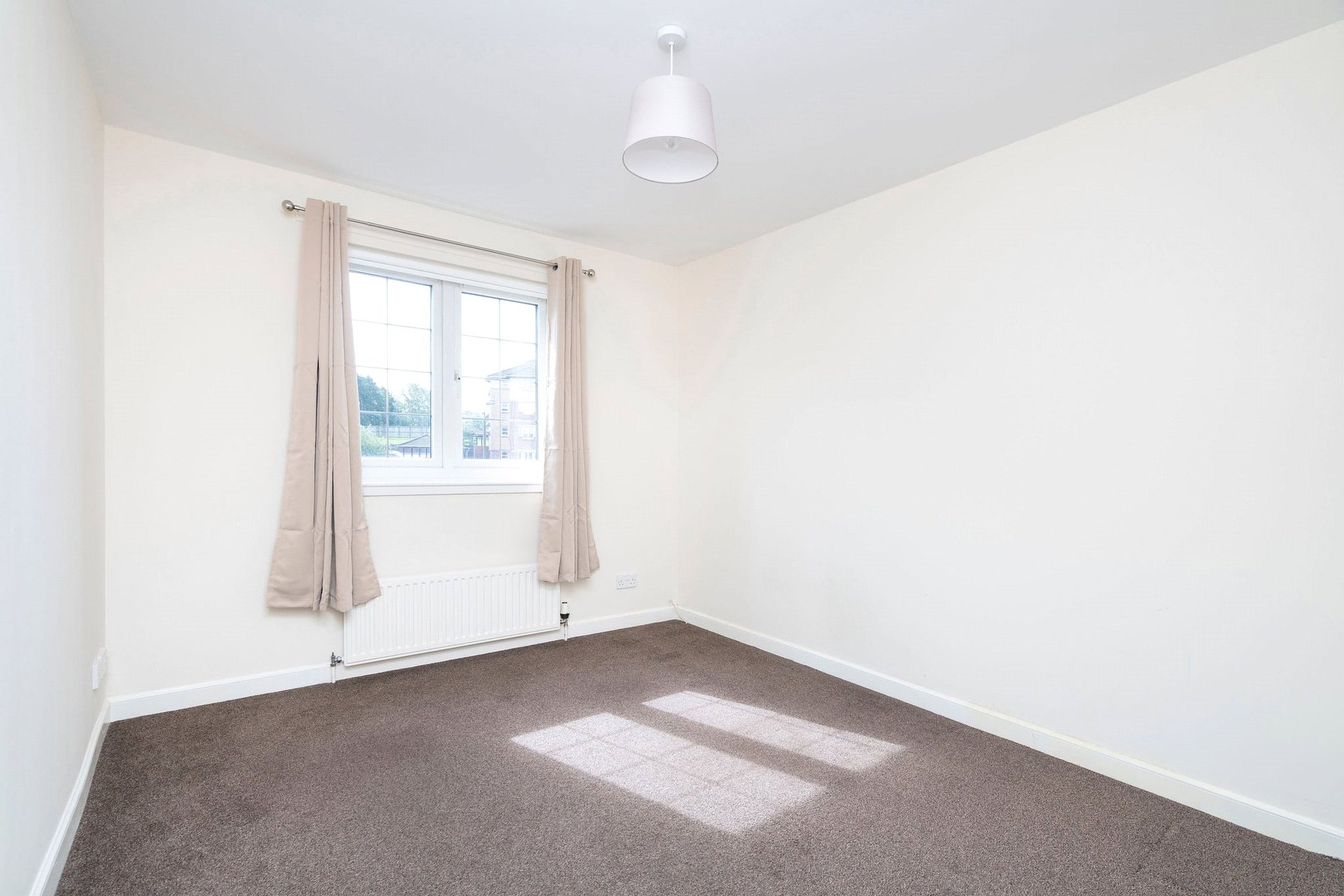 27 Burnvale, Livingston, West Lothian, EH54 6DD - Picture #9