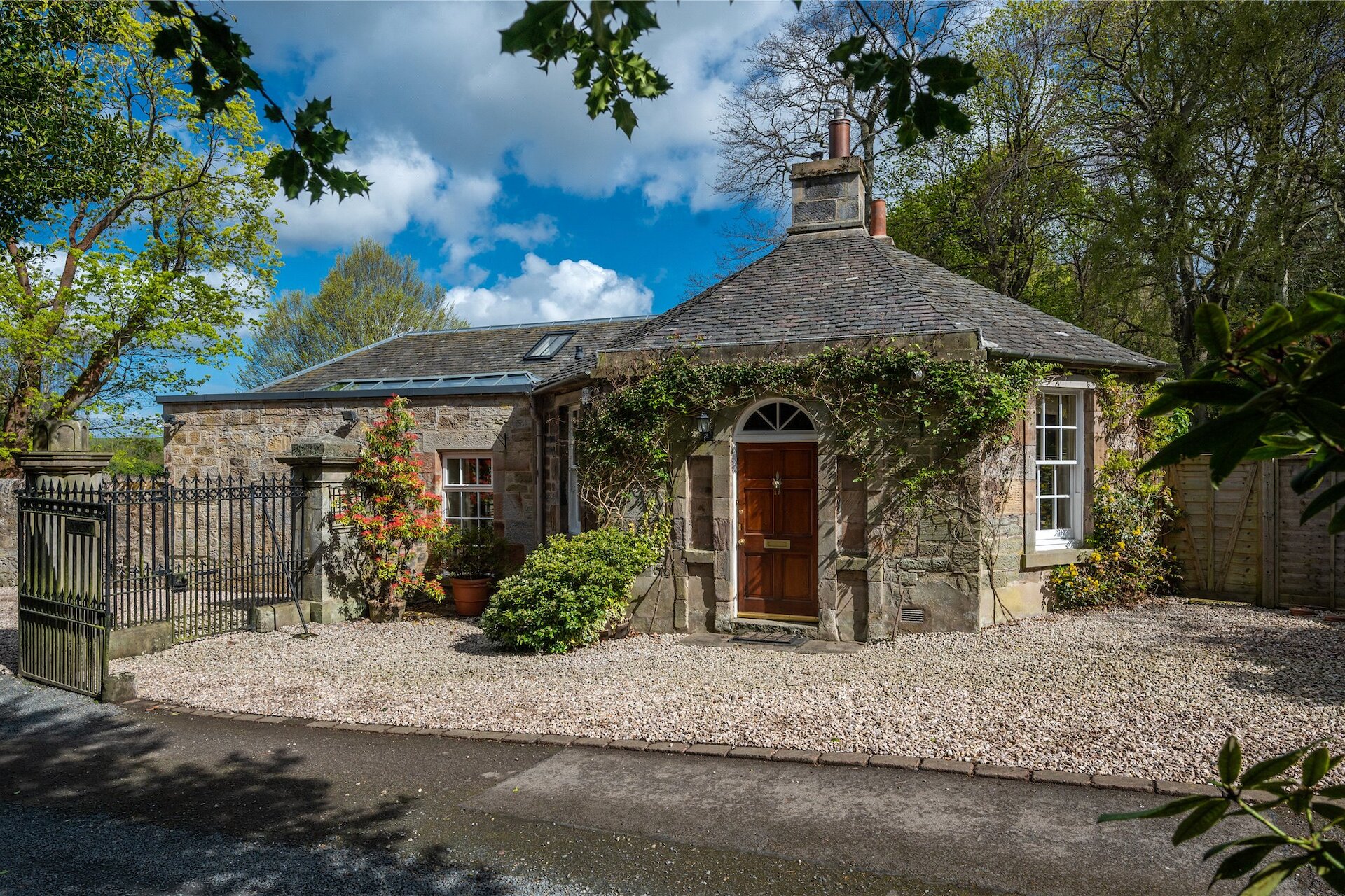 Dunesk Lodge, Green Lane, Lasswade, Midlothian, EH18 1HE - Picture #2
