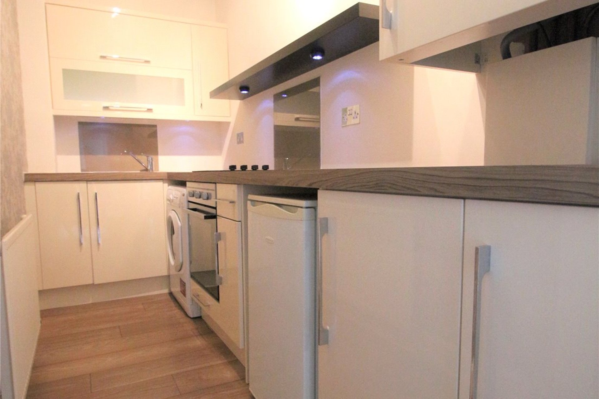 213 Magdala Terrace, Galashiels, Selkirkshire, TD1 2HY - Picture #4