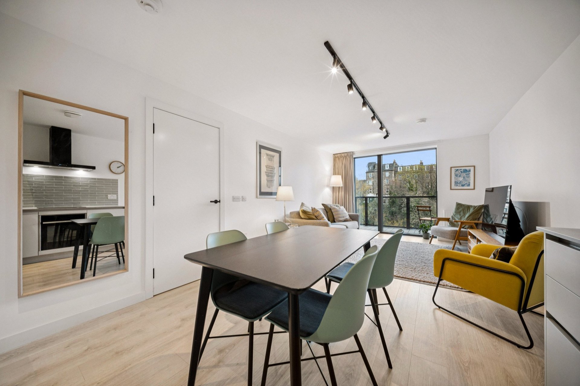 200/6 Great Junction Street, Leith, Edinburgh, EH6 5LW - Picture #3