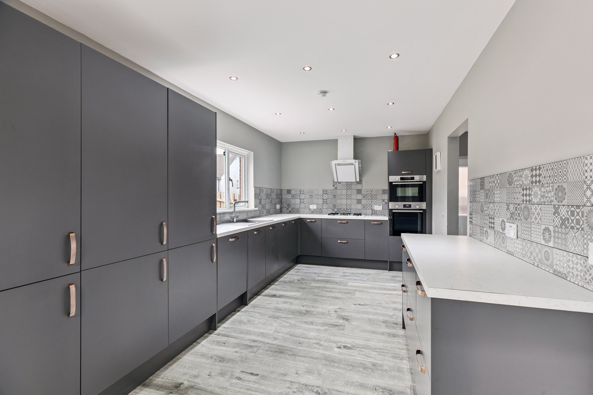 28 Deaconsbrook Road, Thornliebank, G46 7UX - Picture #10