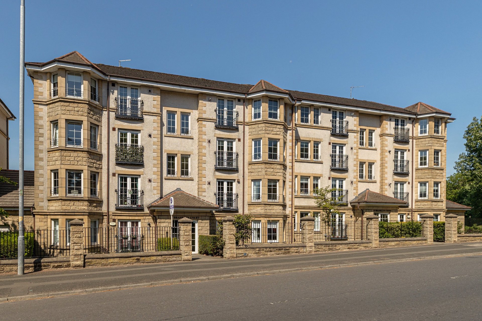 2/1, 17 Branklyn Court, Anniesland, Glasgow, G13 1GL - Picture #1