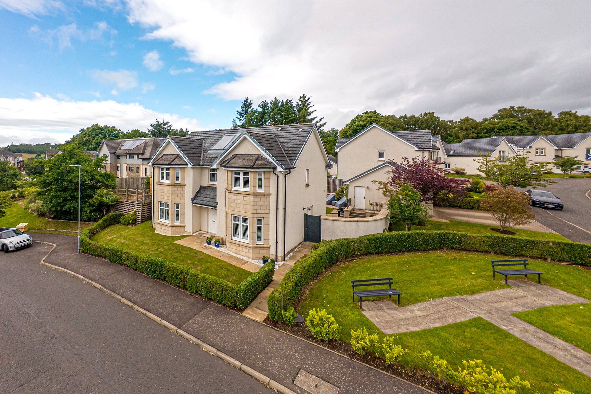 1 Hillfield Drive, Newton Mearns, Glasgow, G77 6GD - Picture #3