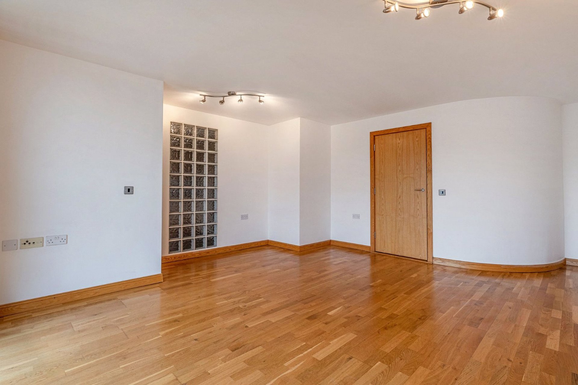 Flat 6/4 Merchant Exchange, 36 Ingram Street, Merchant City, G1 1EZ - Picture #6