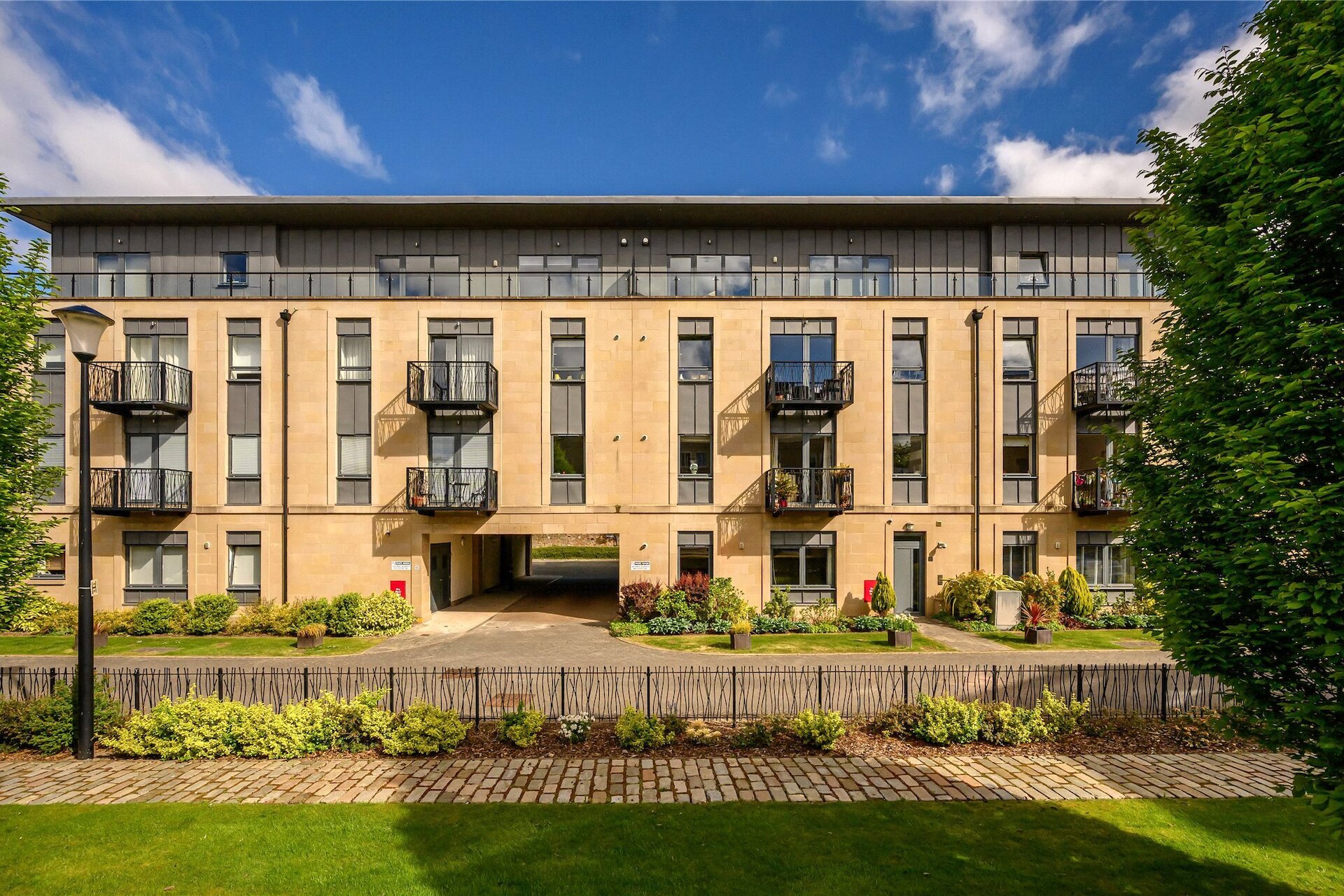 62/2 Larkfield Gardens, Edinburgh, EH5 3QB - Picture #1