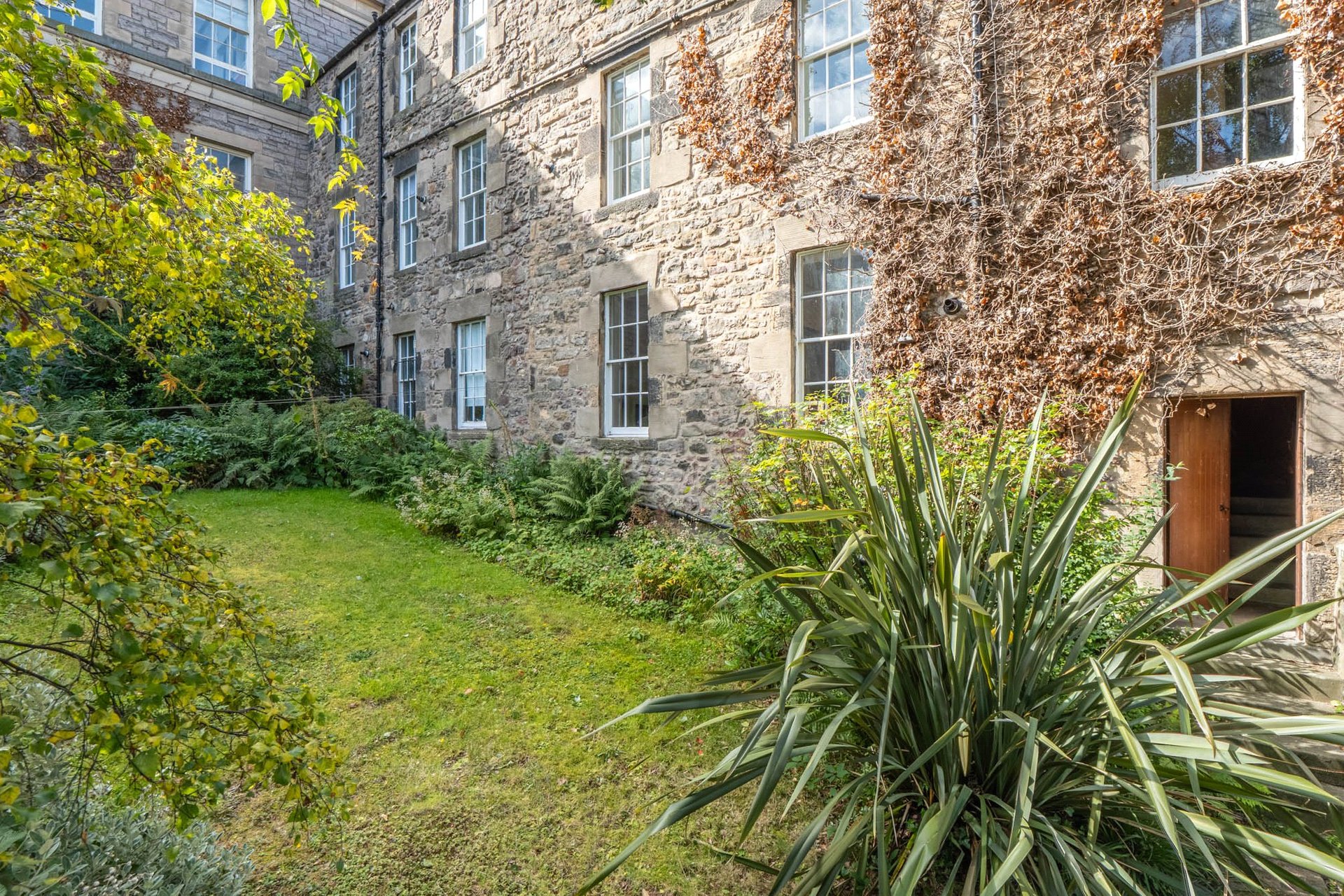 4/2 Brown's Place, Edinburgh, EH1 2HX - Picture #16