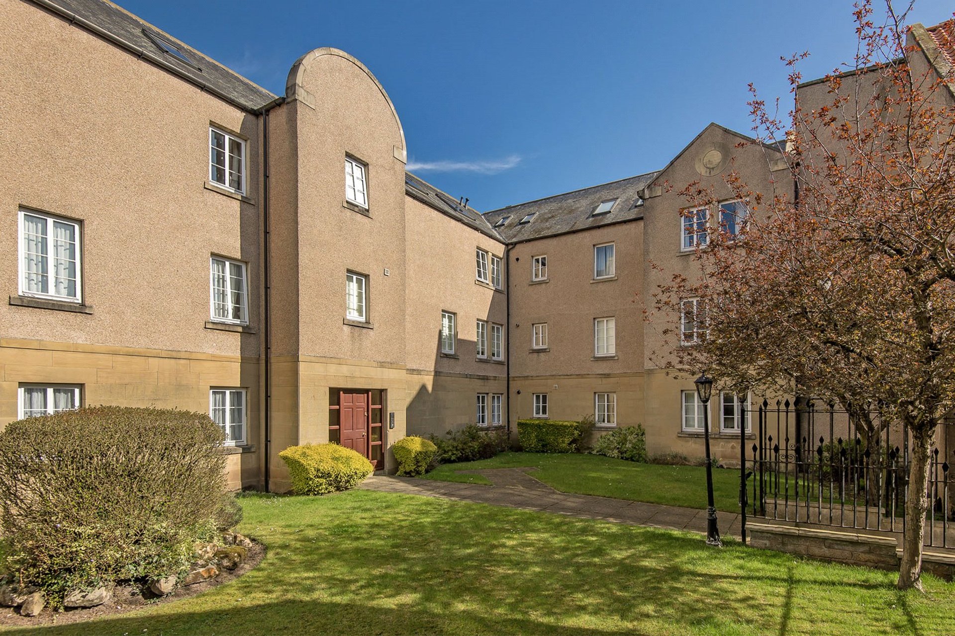 9 Alexandra Court, St. Andrews, Fife, KY16 9XH - Picture #1