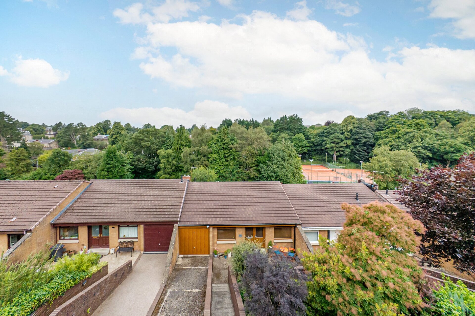 19 West Chapelton Crescent, Bearsden, G61 2DE - Picture #2