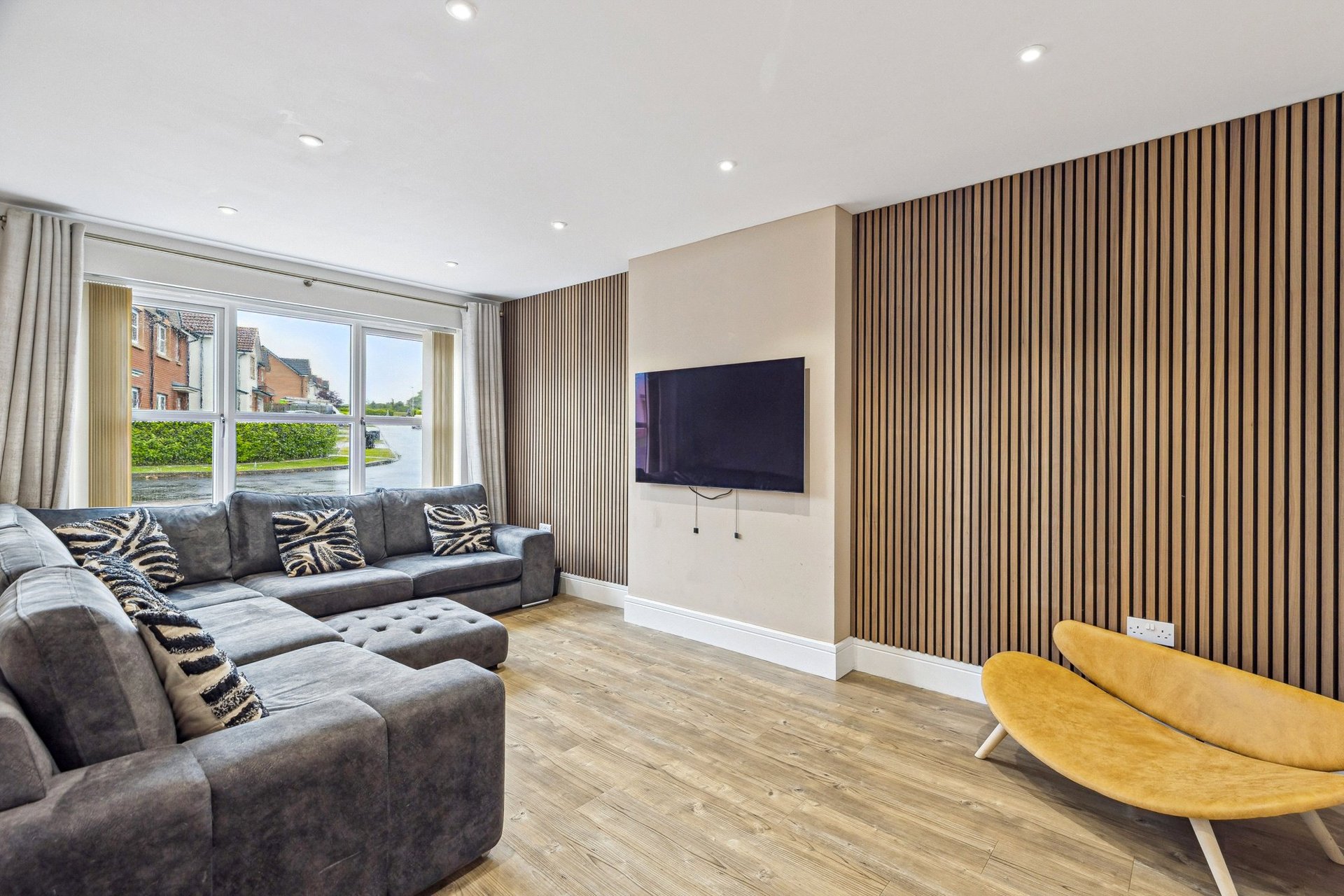 77 Lady Nancy Crescent, Blantyre, Glasgow, South Lanarkshire, G72 9BD - Picture #12