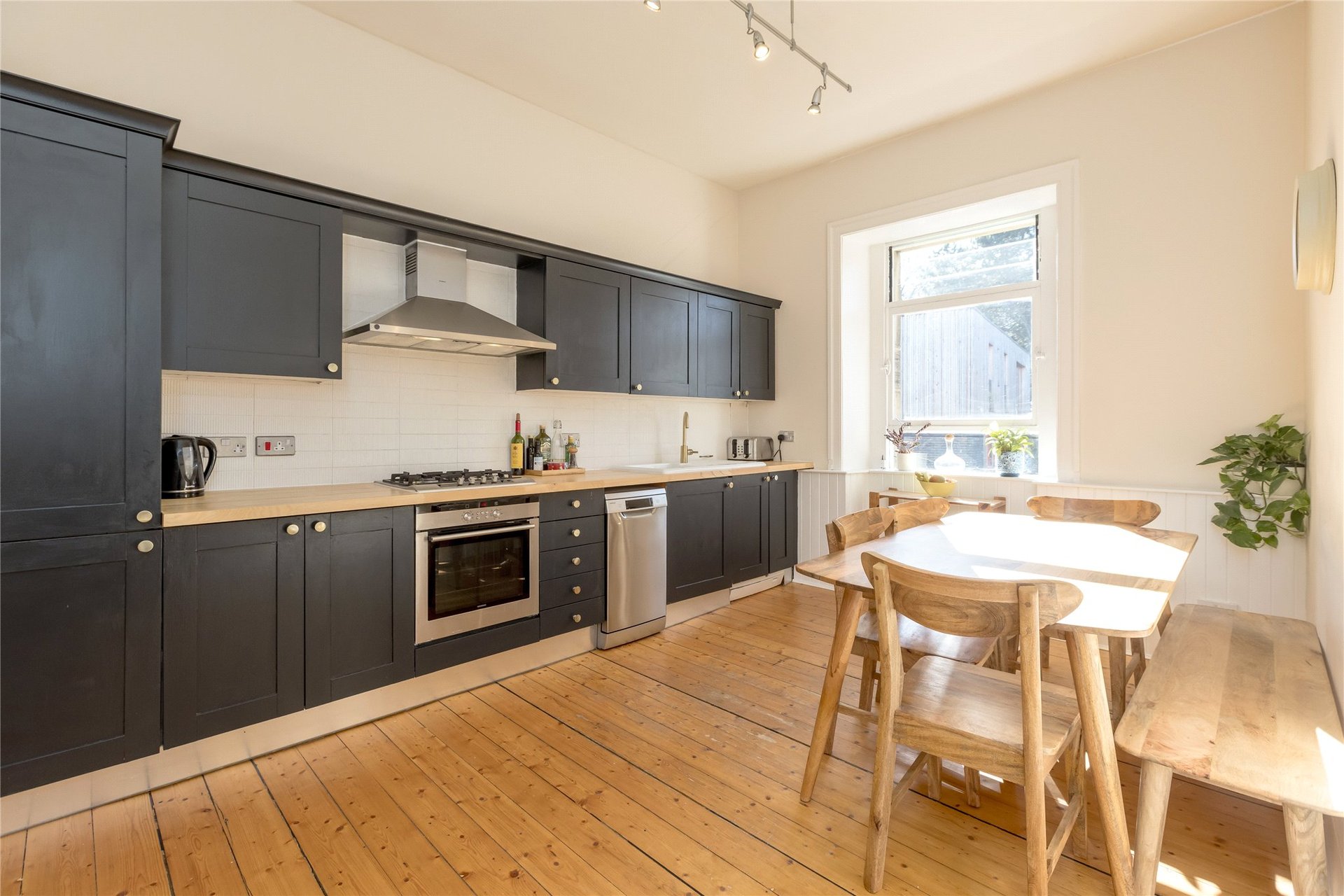 23/4 Starbank Road, Edinburgh, Midlothian, EH5 3BY - Picture #2