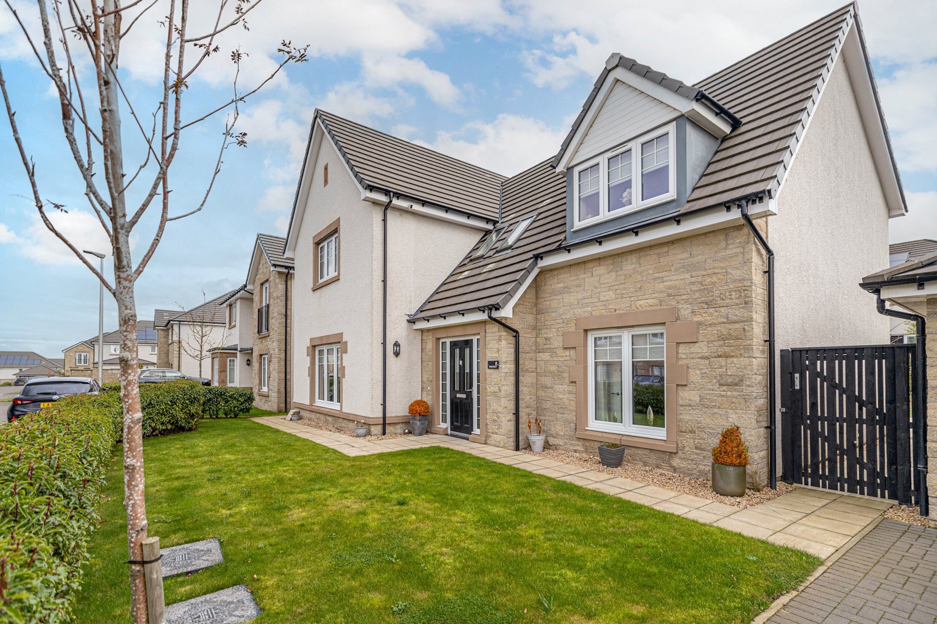 8 Sandwick Crescent, Newton Mearns, Glasgow, East Renfrewshire, G77 5WU - Picture #2