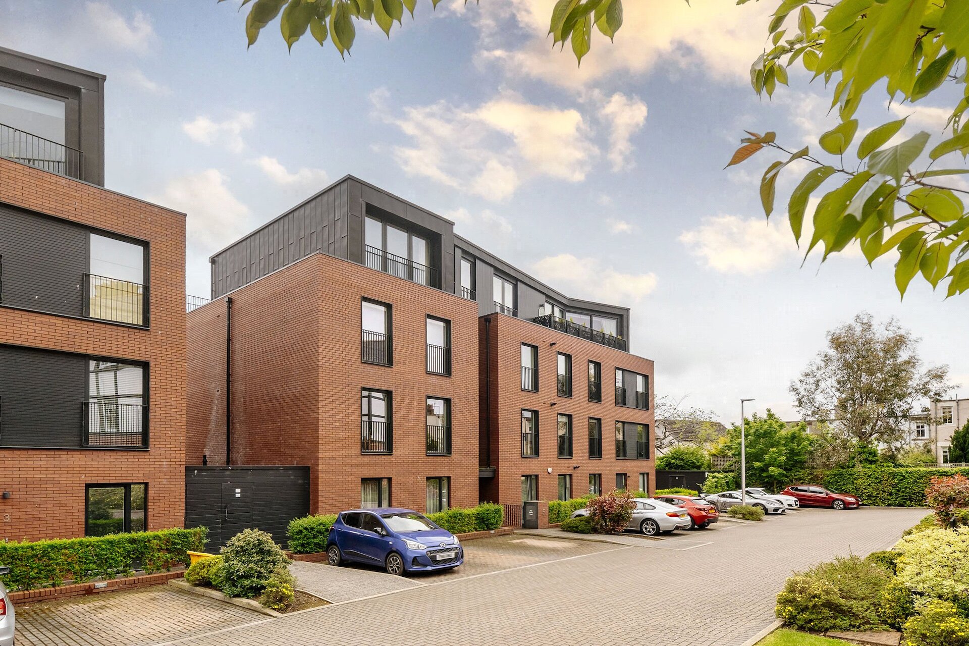 Flat 10, 5 Cruickshank Gardens, Edinburgh, EH12 7AS - Picture #1
