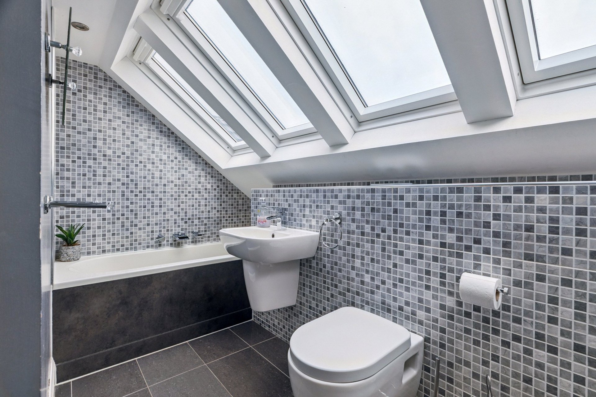 125 Ayr Road, Newton Mearns, Glasgow, East Renfrewshire, G77 6RF - Picture #39