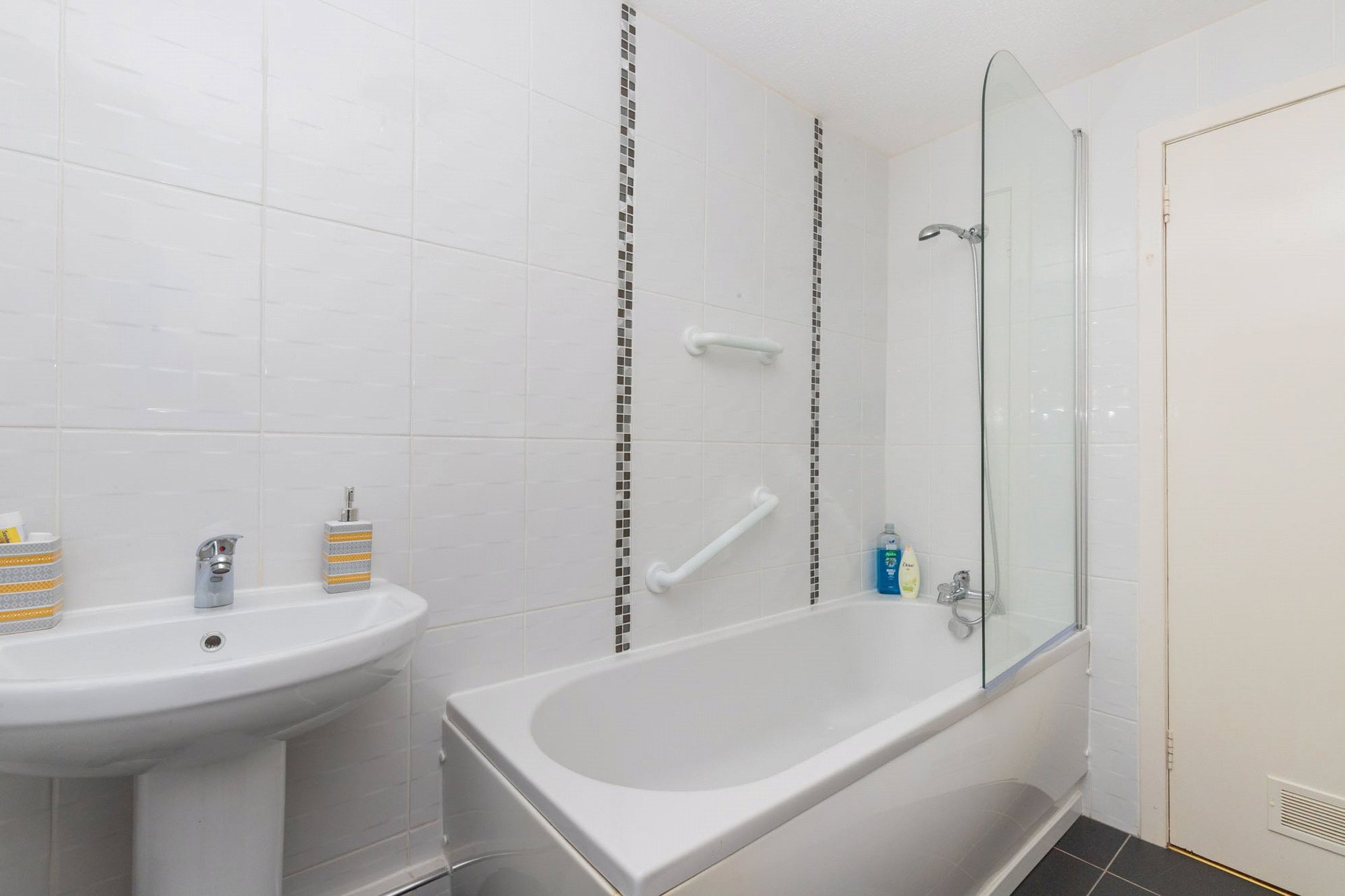 Flat A, 18 Buchanan Drive, Newton Mearns, Glasgow, East Renfrewshire, G77 6QN - Picture #11