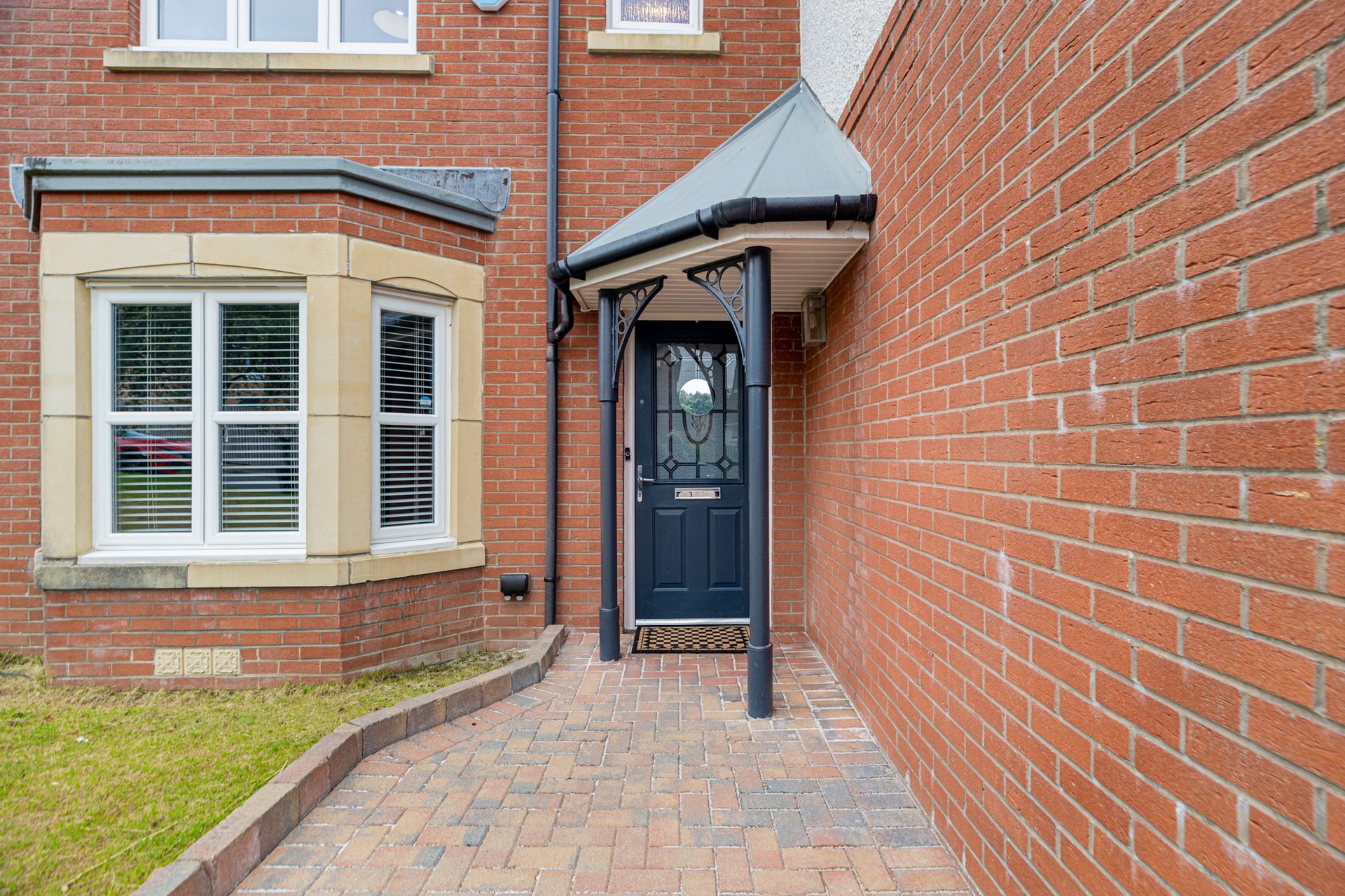 28 Deaconsbrook Road, Thornliebank, G46 7UX - Picture #2