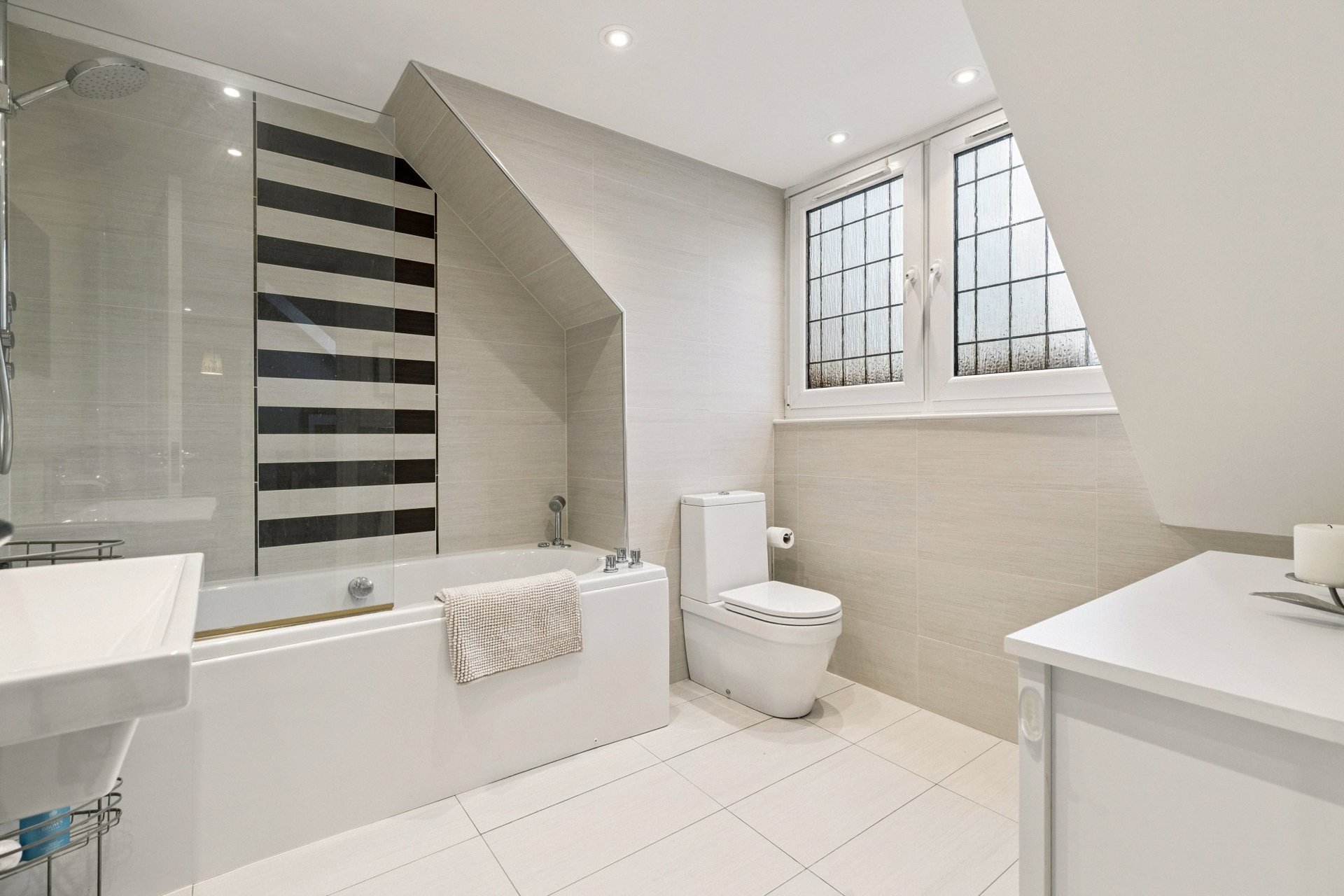 25 Upper Glenburn Road, Bearsden, G61 4BN - Picture #40