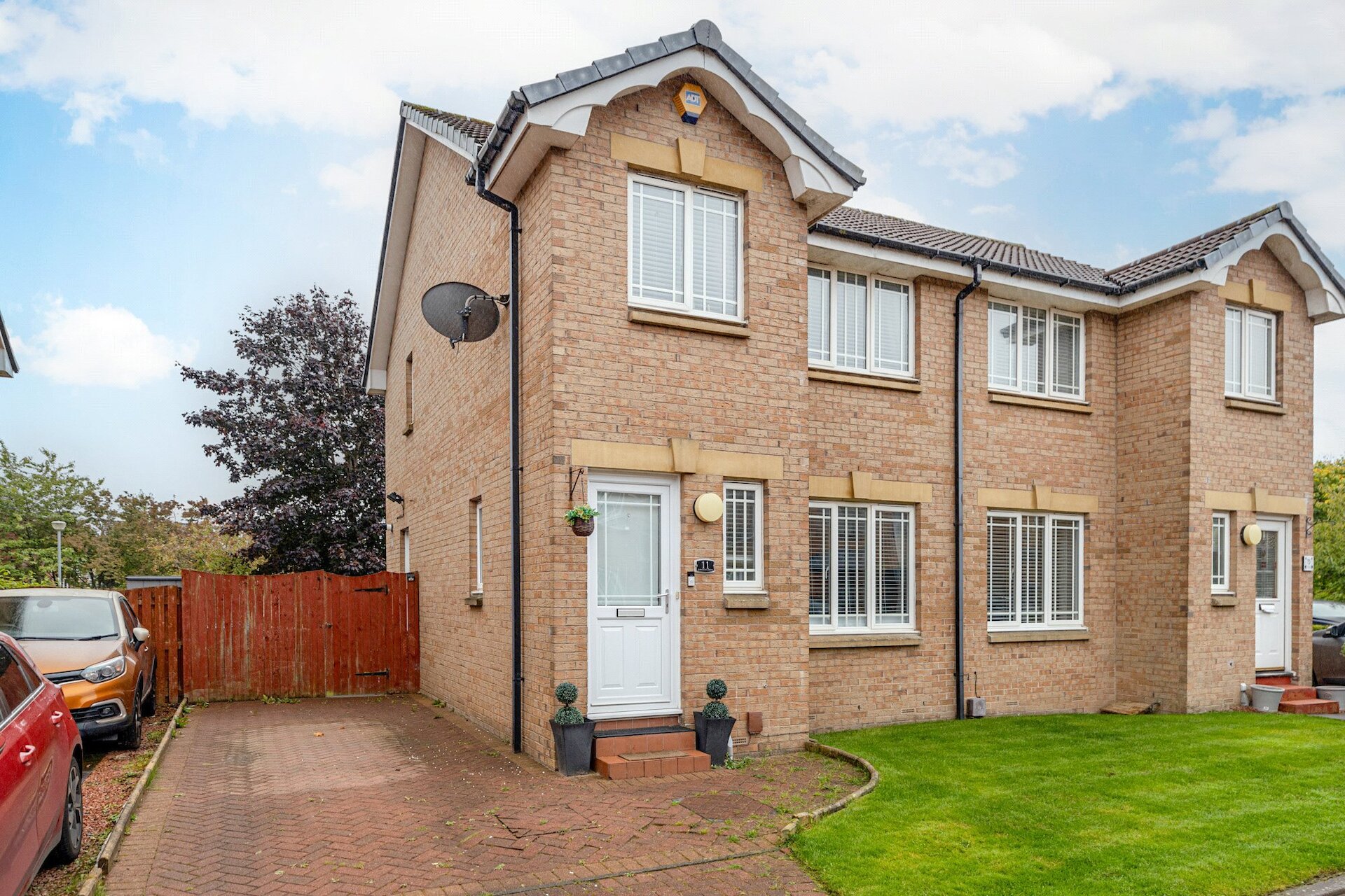 11 Foinaven Drive, Thornliebank, Glasgow, G46 8JA - Picture #1