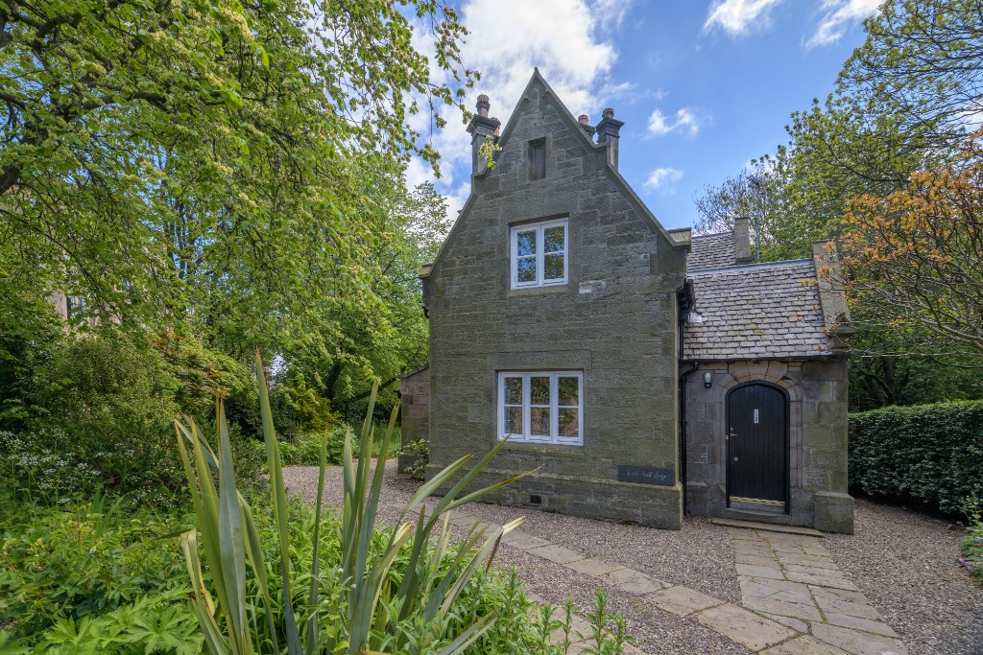 Meadowbank Lodge, 1 Duke's Walk, Meadowbank, Edinburgh, EH8 7AT - Picture #1