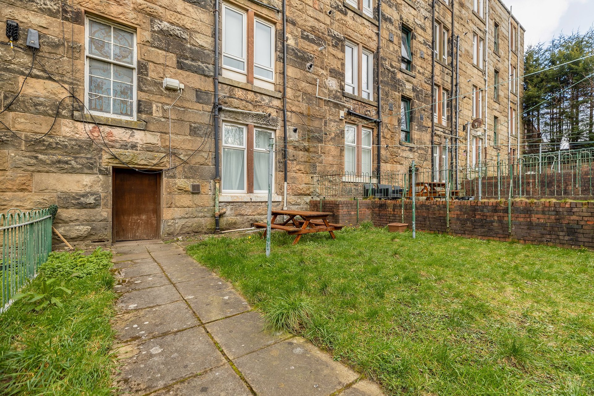 2/1, 79 Tankerland Road, Cathcart, Glasgow, G44 4EW - Picture #2