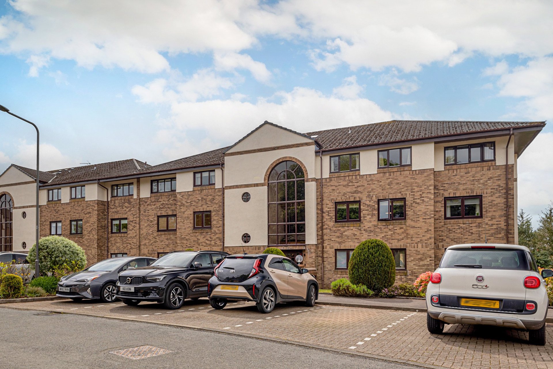 22 Ravenscourt, Thorntonhall, Glasgow, South Lanarkshire, G74 5AZ - Picture #2