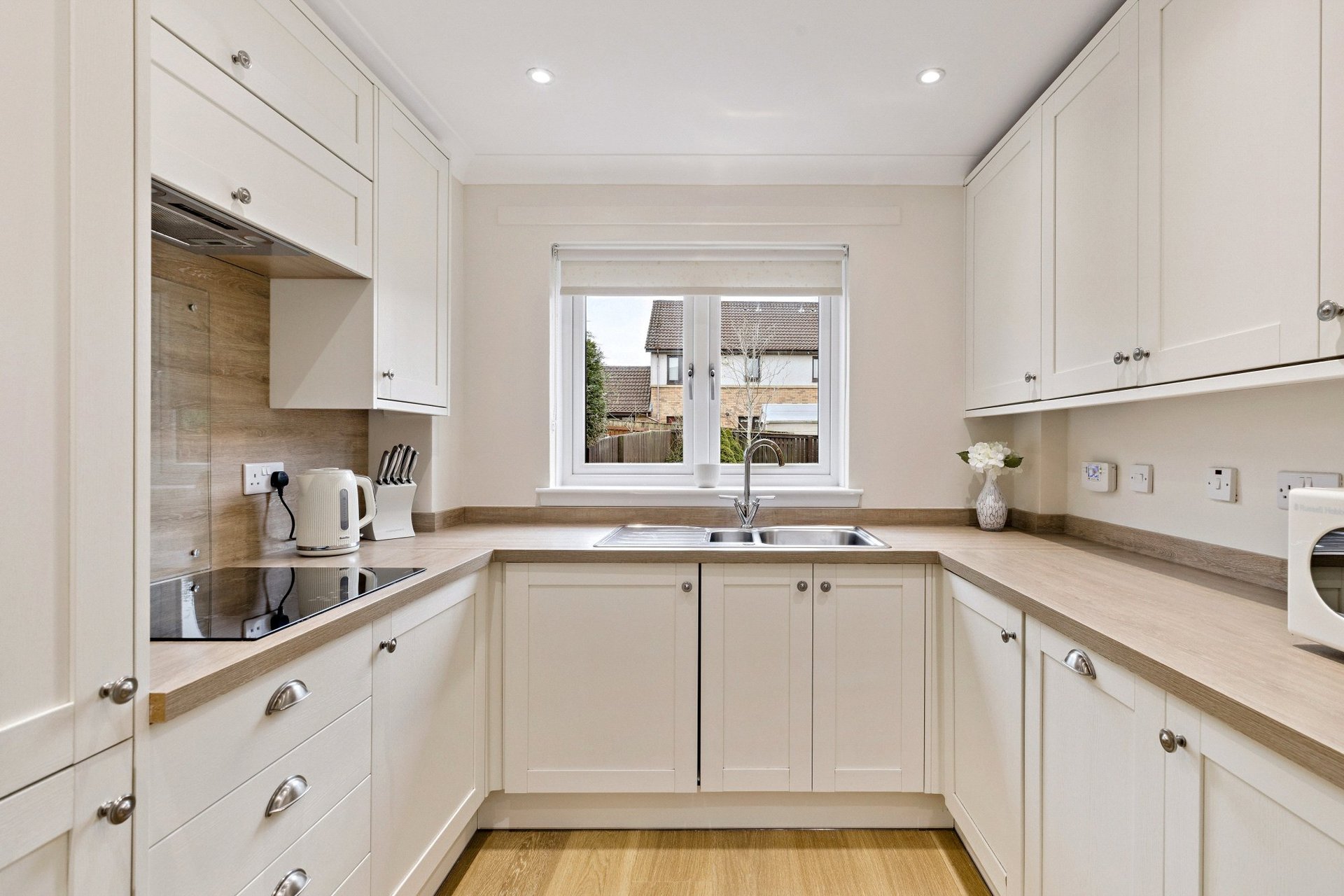 8 Crathie Place, Newton Mearns, Glasgow, East Renfrewshire, G77 5UG - Picture #9