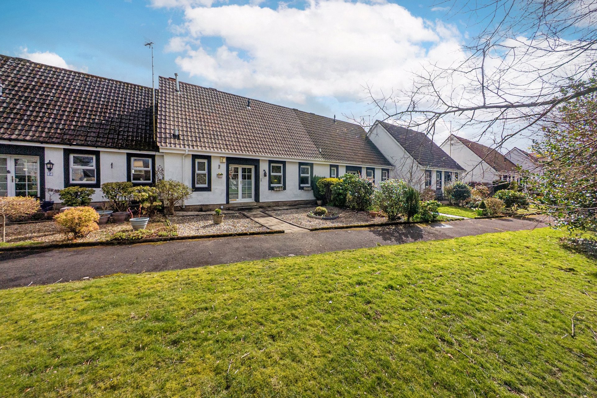 4 Cameron Crescent, Carmunnock, Clarkston, Glasgow, G76 9DX - Picture #3