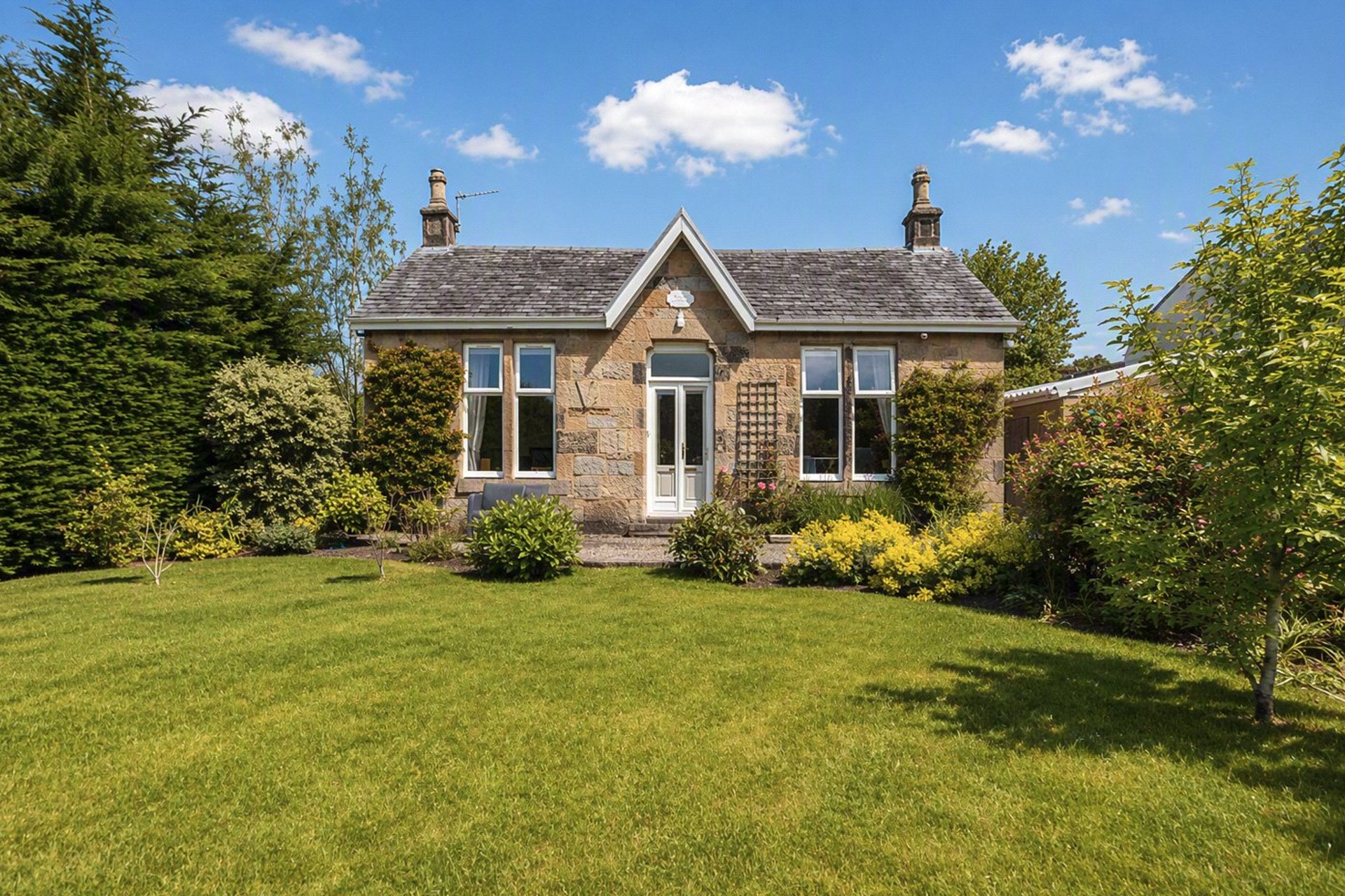 14 Iddesleigh Avenue, Milngavie, G62 8NT - Picture #2