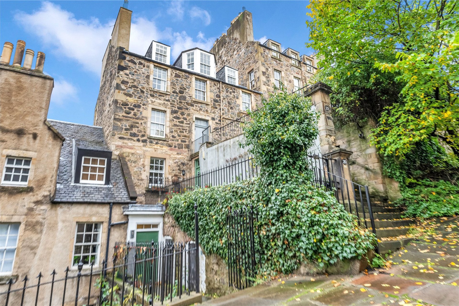 22/2 Calton Hill, Edinburgh, EH1 3BJ - Picture #1