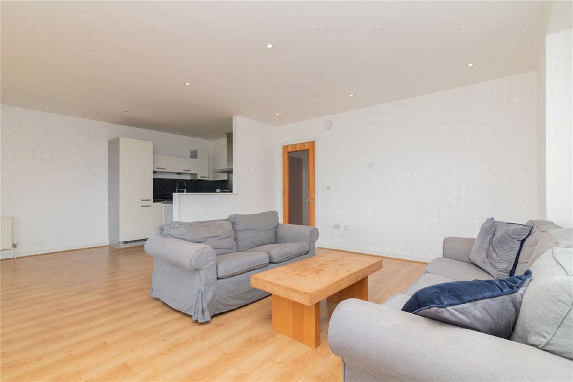 8/3, 1 Meadowside Quay Square, Glasgow, G11 6BS - Picture #4