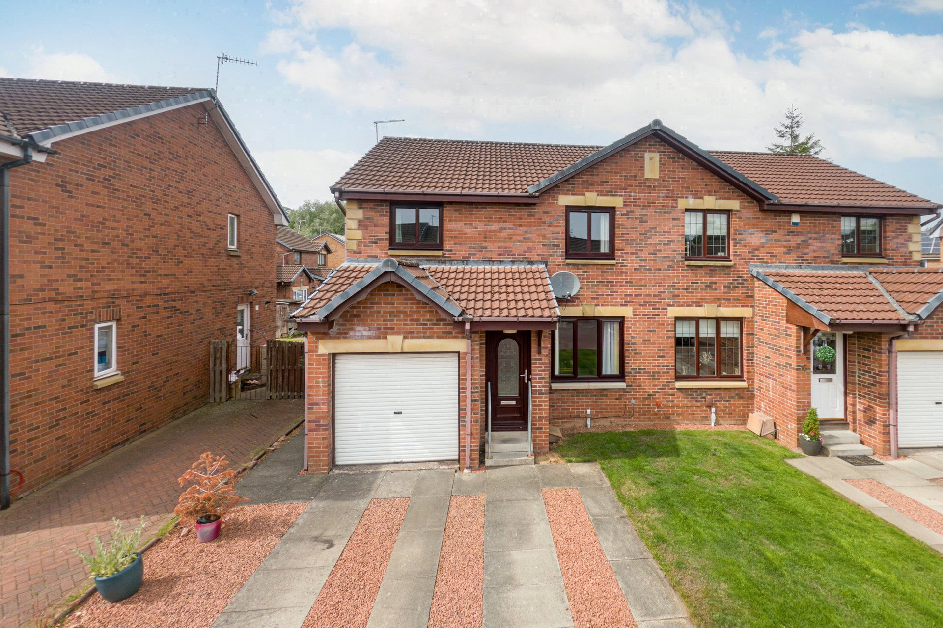 8 Foinaven Drive, Thornliebank, Glasgow, G46 8JA - Picture #1