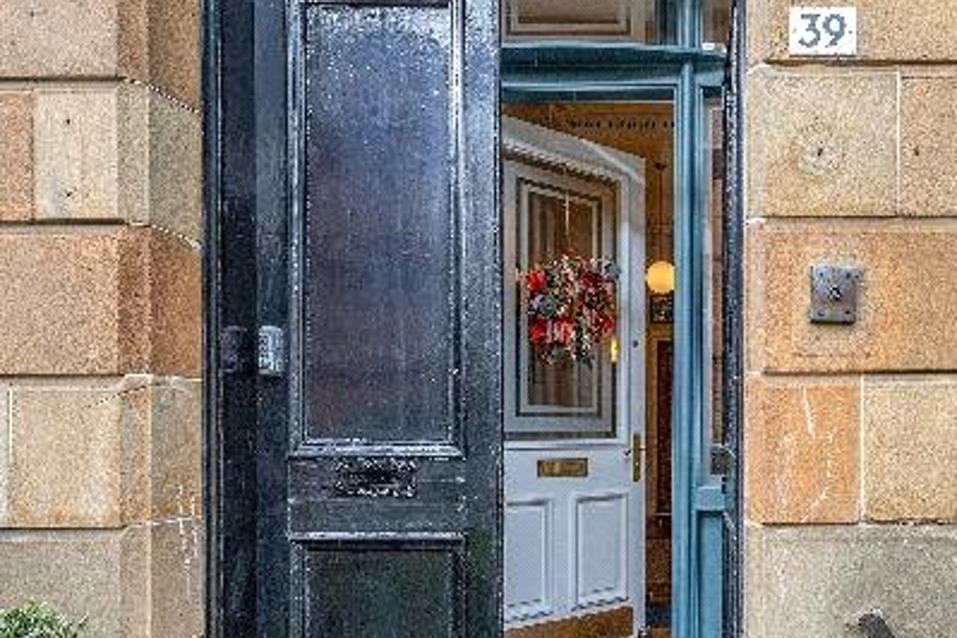 Main Door, 39 Carrington Street, Woodlands, Glasgow, G4 9AJ - Picture #2