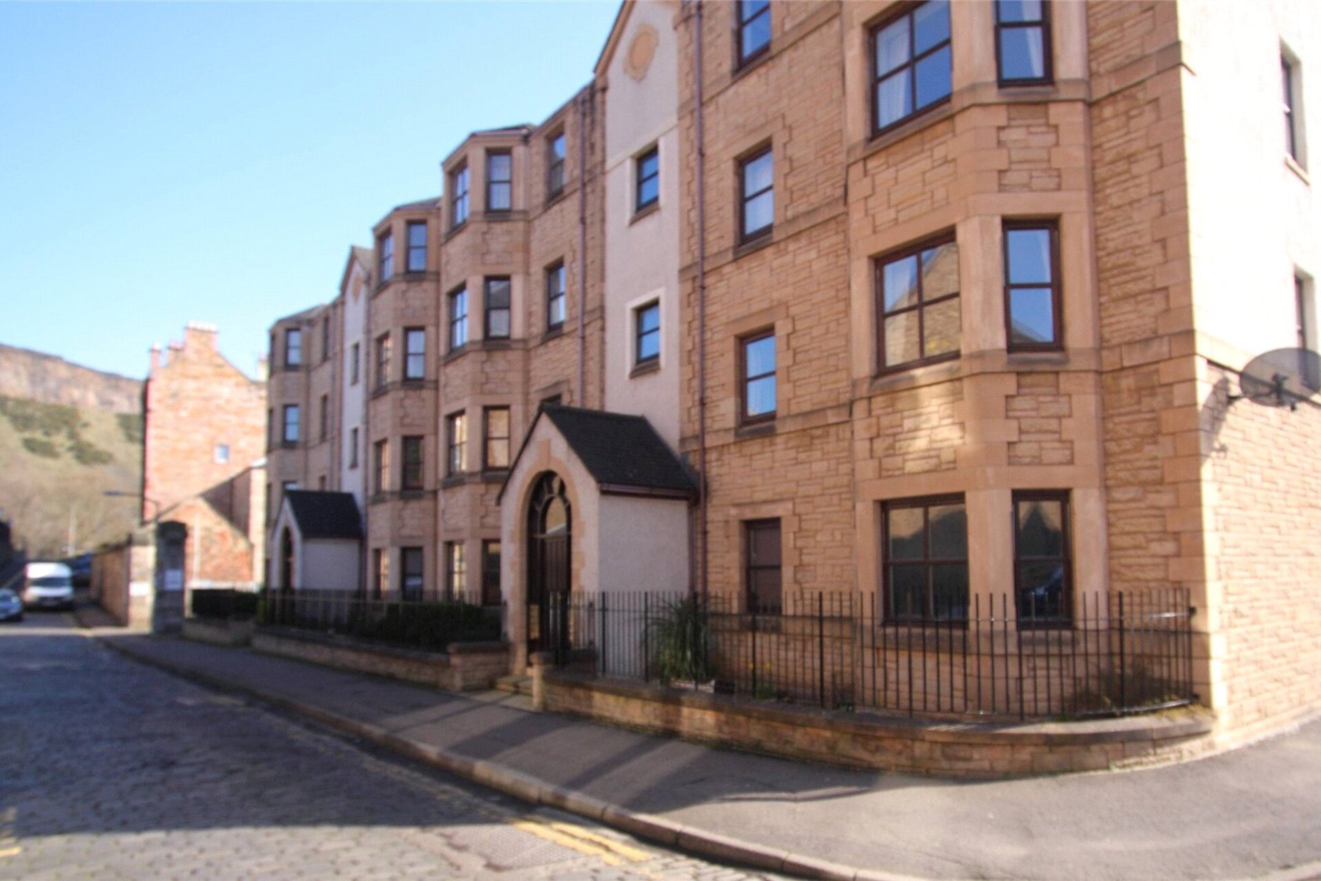 15/2 St Leonards Lane, Newington, Edinburgh, EH8 9SD - Picture #1