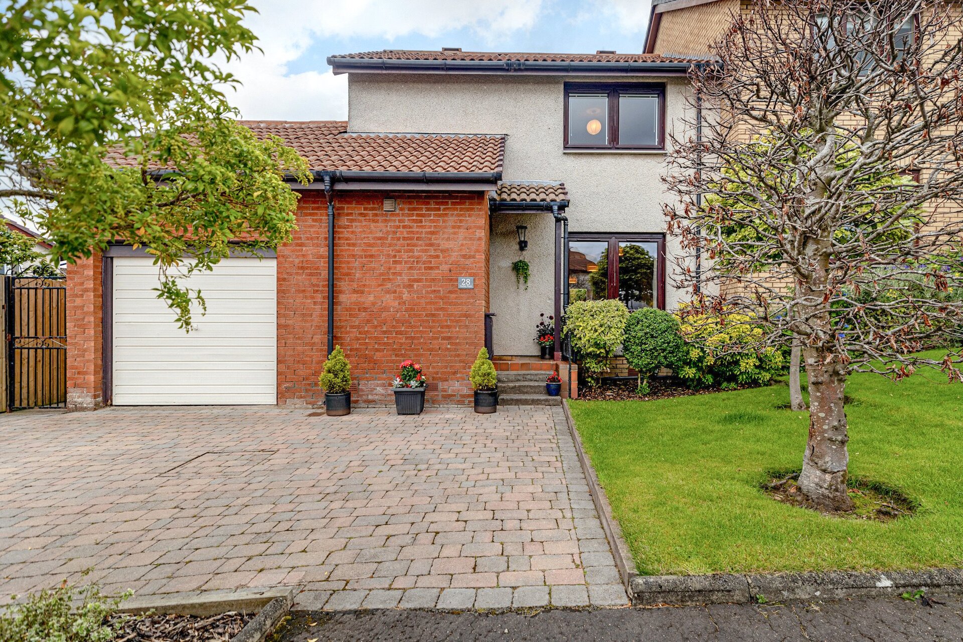 28 Corbie Place, Milngavie, G62 7NB - Picture #1