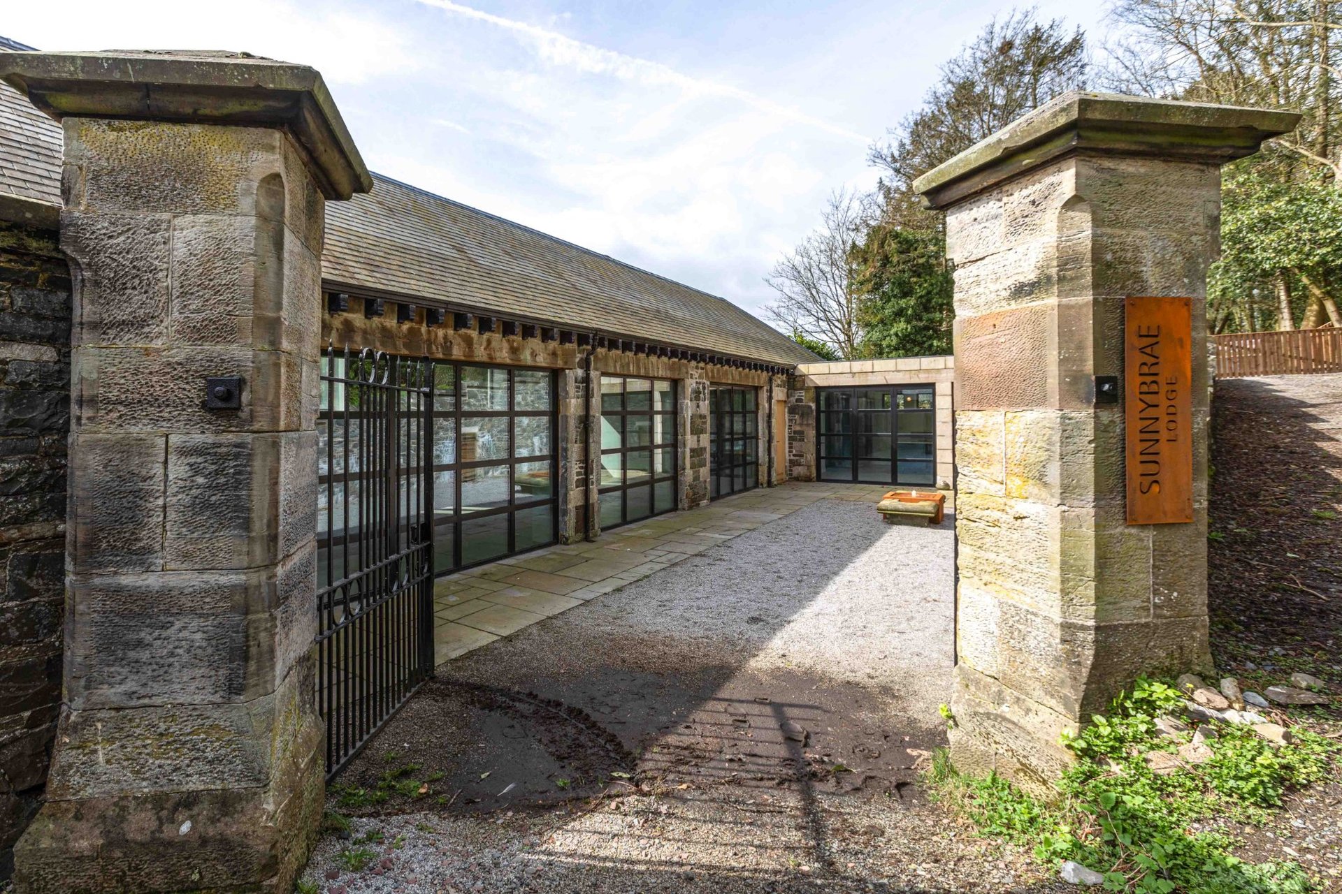 Sunnybrae Lodge, Galashiels Road, Walkerburn, Scottish Borders, EH43 6AA - Picture #2