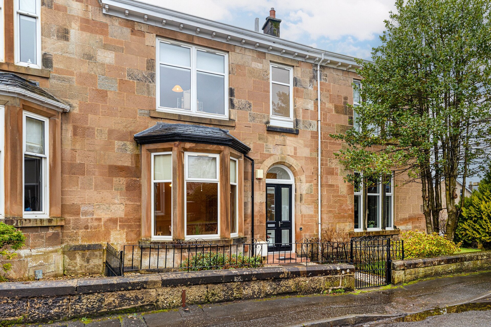 2 Victoria Crescent, Clarkston, Glasgow, G76 8BP - Picture #1