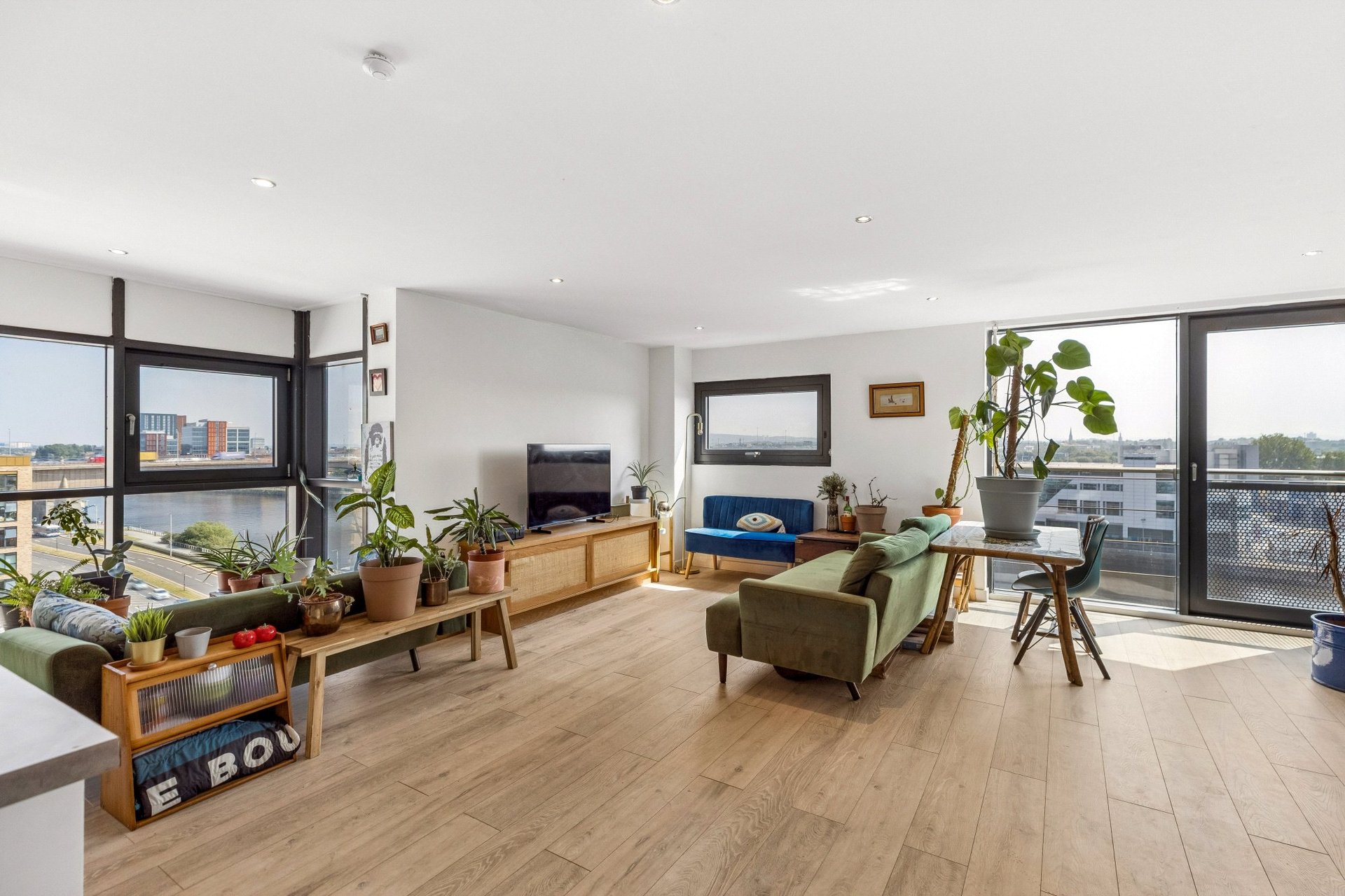 Flat 8/5 River Heights, 72 Lancefield Quay, Glasgow City, G3 8JJ - Picture #2
