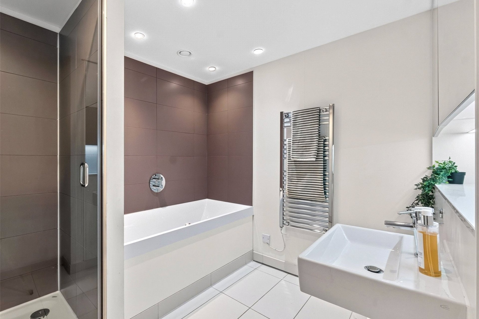 Flat 9, 12 Simpson Loan, Edinburgh, EH3 9GP - Picture #15
