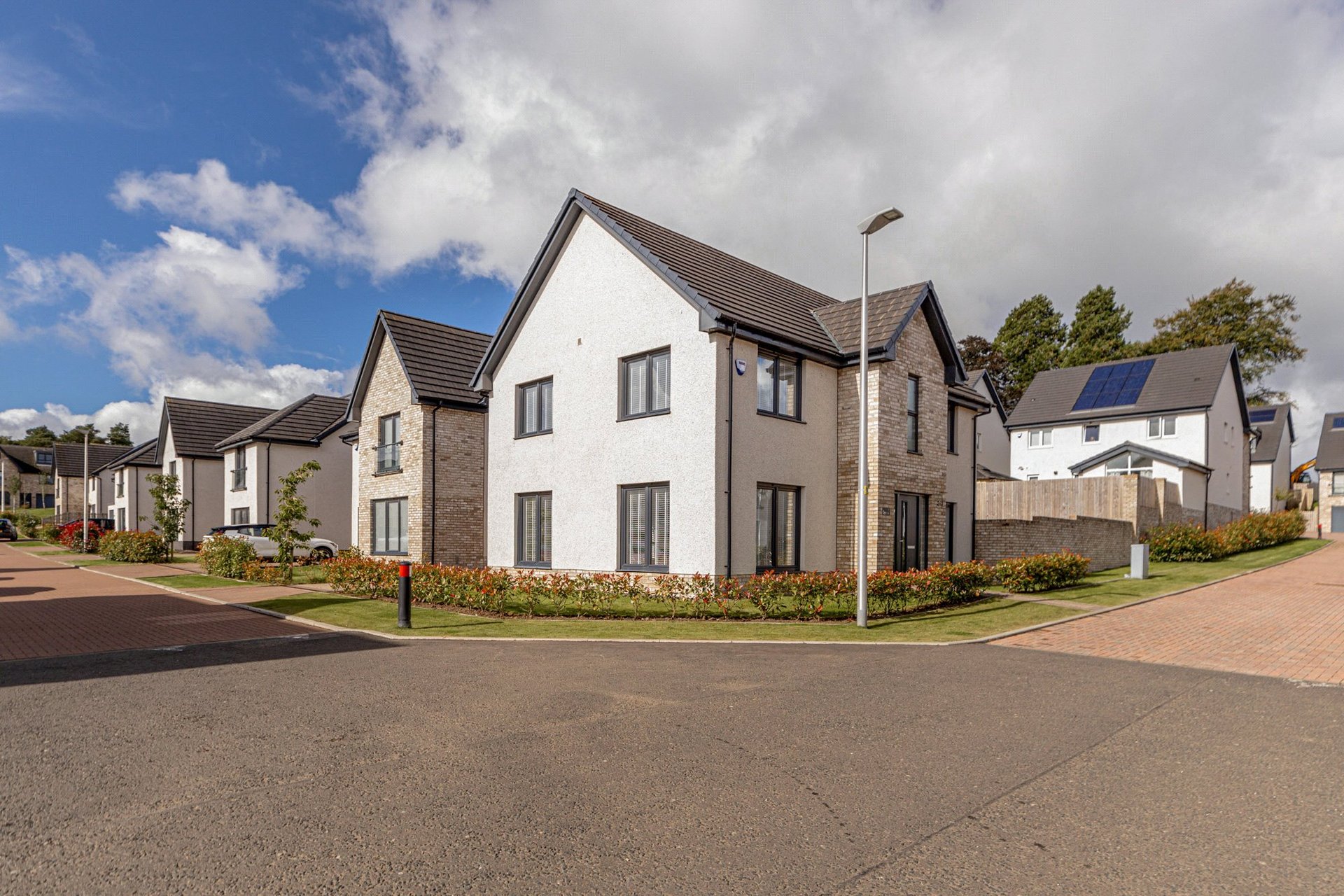 7 Ellis Drive, Jackton, Glasgow, South Lanarkshire, G75 8WB - Picture #2
