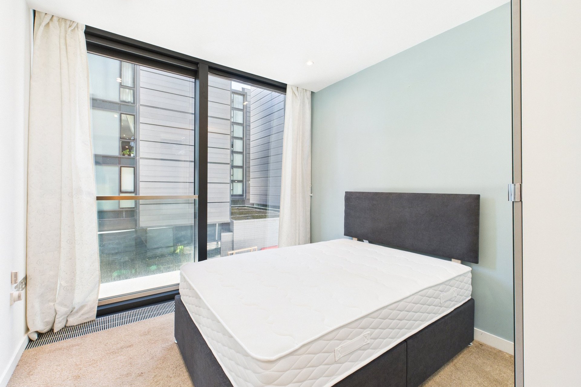 Flat 4, 28 Simpson Loan, Edinburgh, Midlothian, EH3 9GG - Picture #9