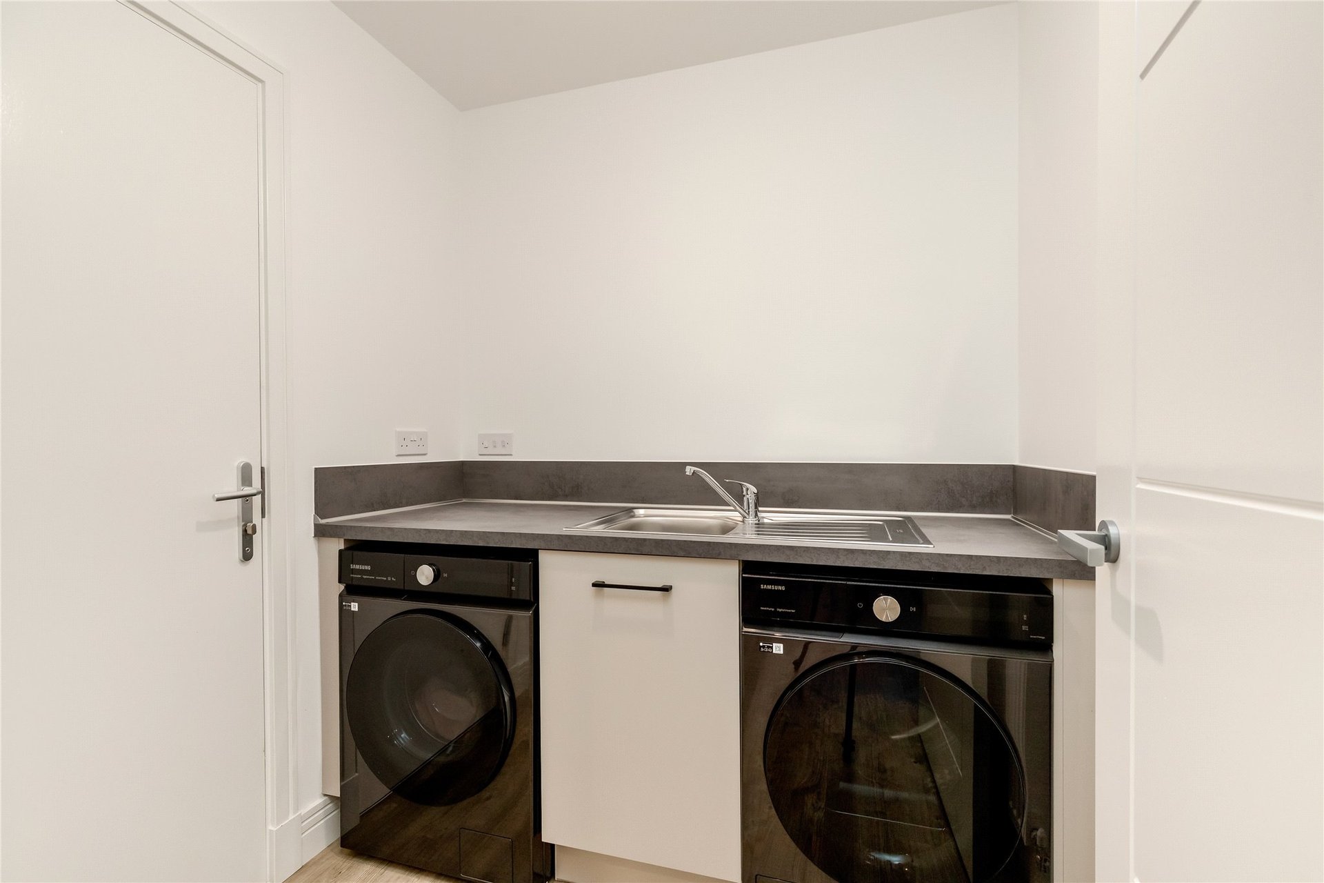 25 Meadowsweet Drive, Edinburgh, Midlothian, EH4 8FD - Picture #7