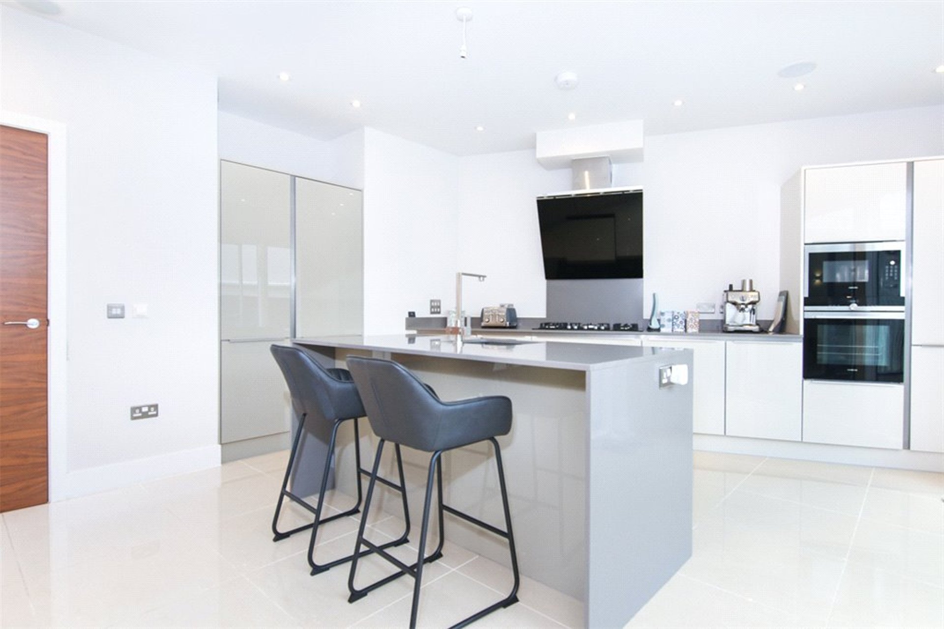 14 Brighouse Park Drive, Edinburgh, EH4 6QG - Picture #4