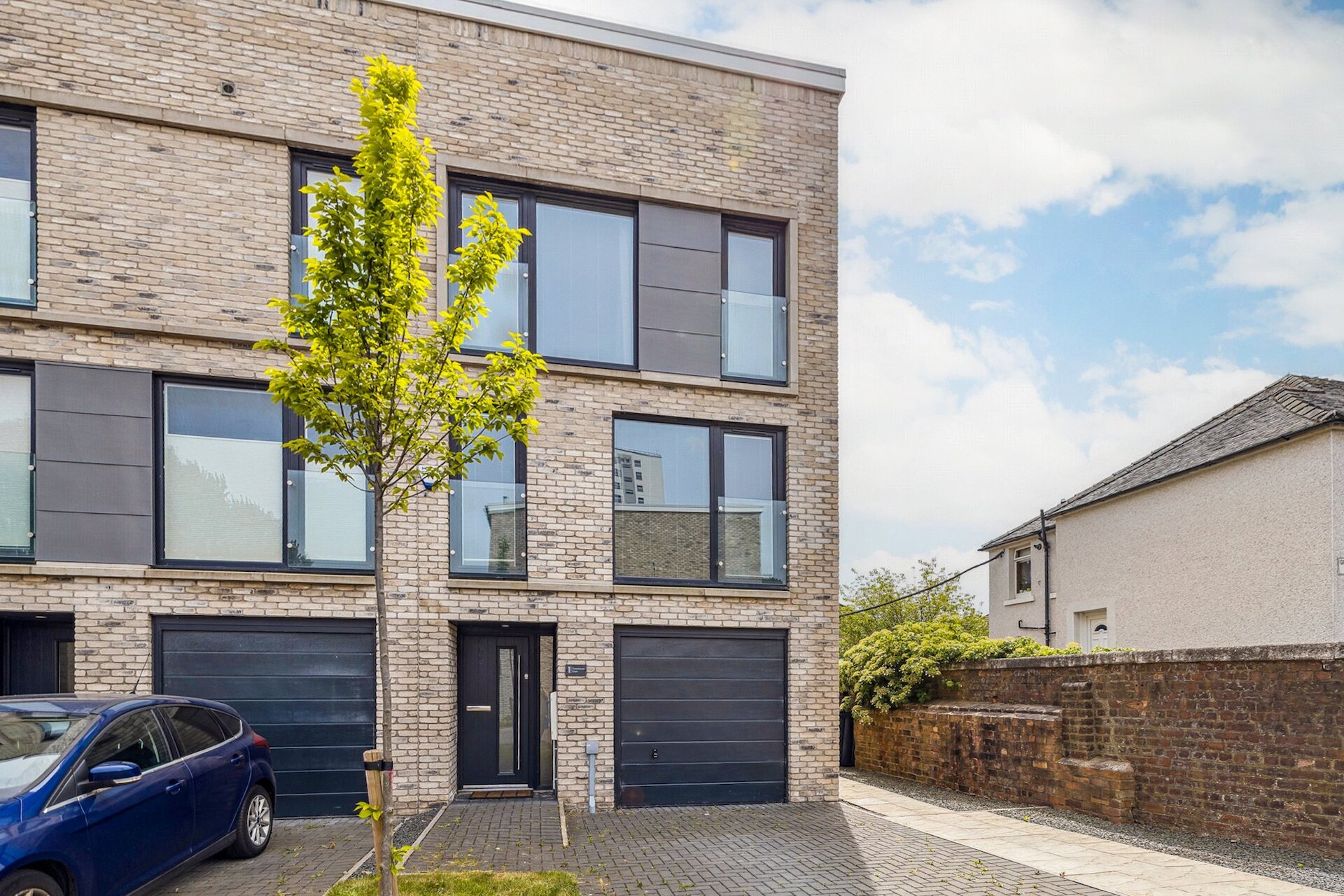 1 Greenknowe Court, Glasgow, G43 1FW - Picture #1