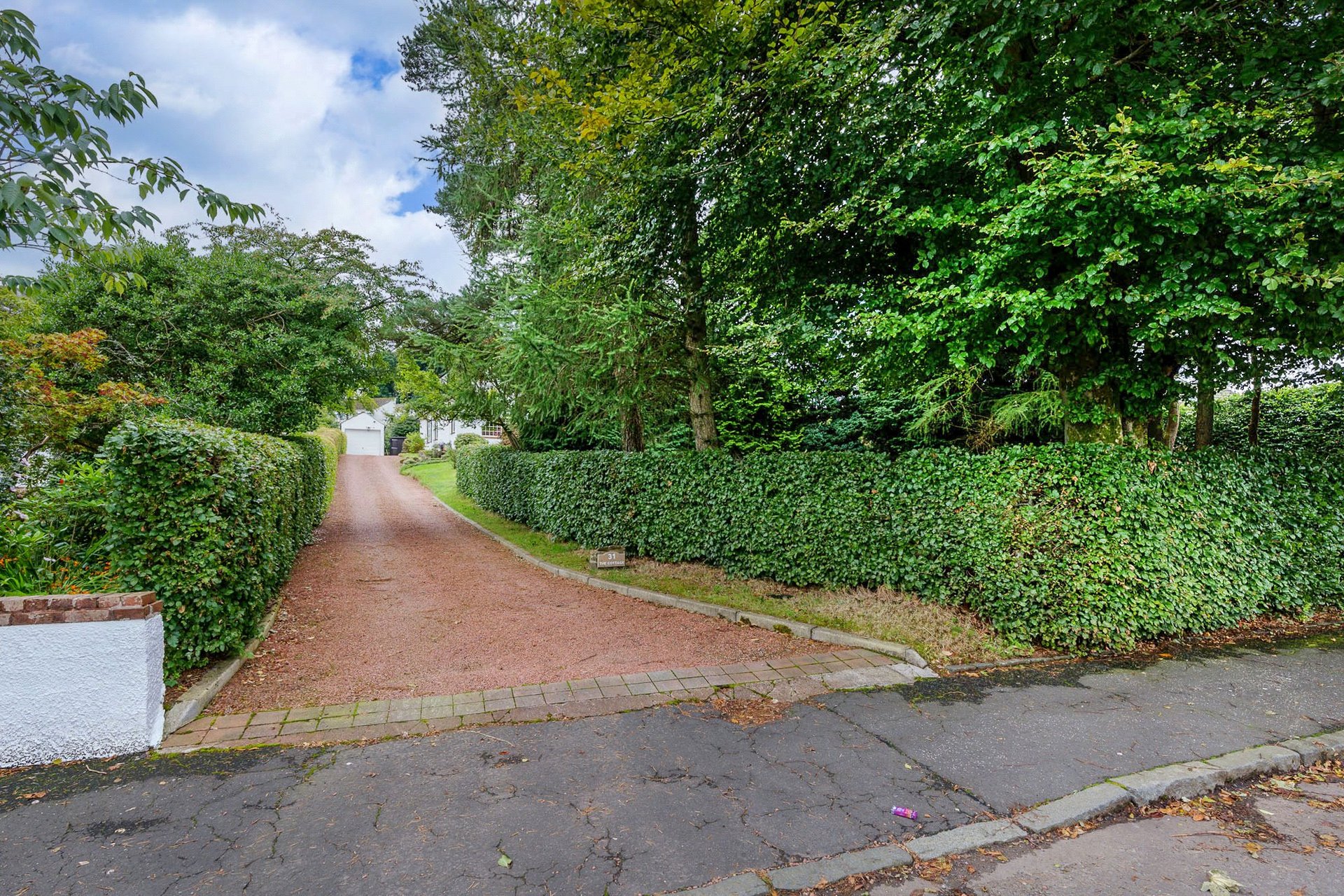 31 Polbae Crescent, Eaglesham, Glasgow, East Renfrewshire, G76 0LR - Picture #2