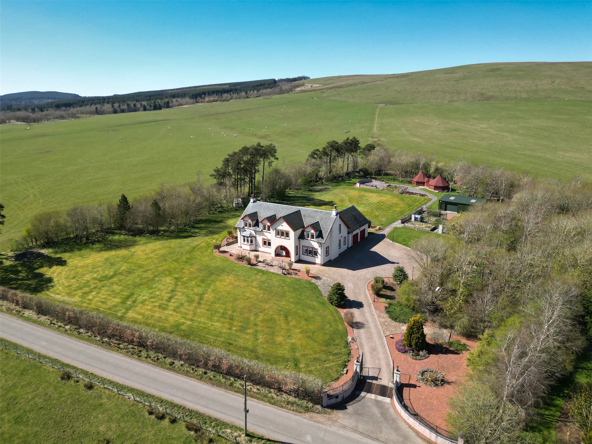 4 bed country house with workshop and woodland in Thankerton, Biggar, South Lanarkshire, ML12 6NQ