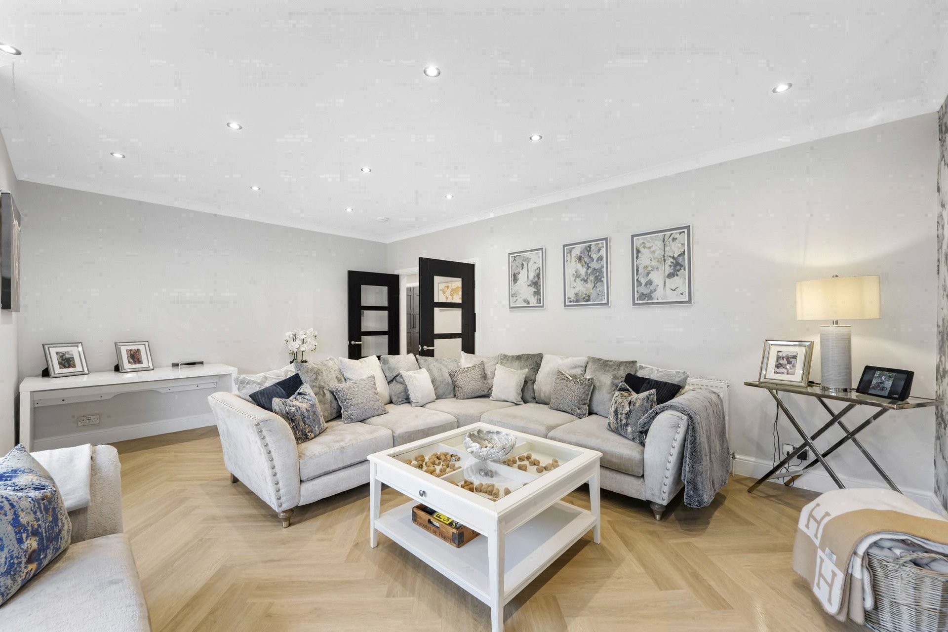 Flat 2-2, 1 Herndon Court, Newton Mearns, Glasgow, G77 5DW - Picture #2