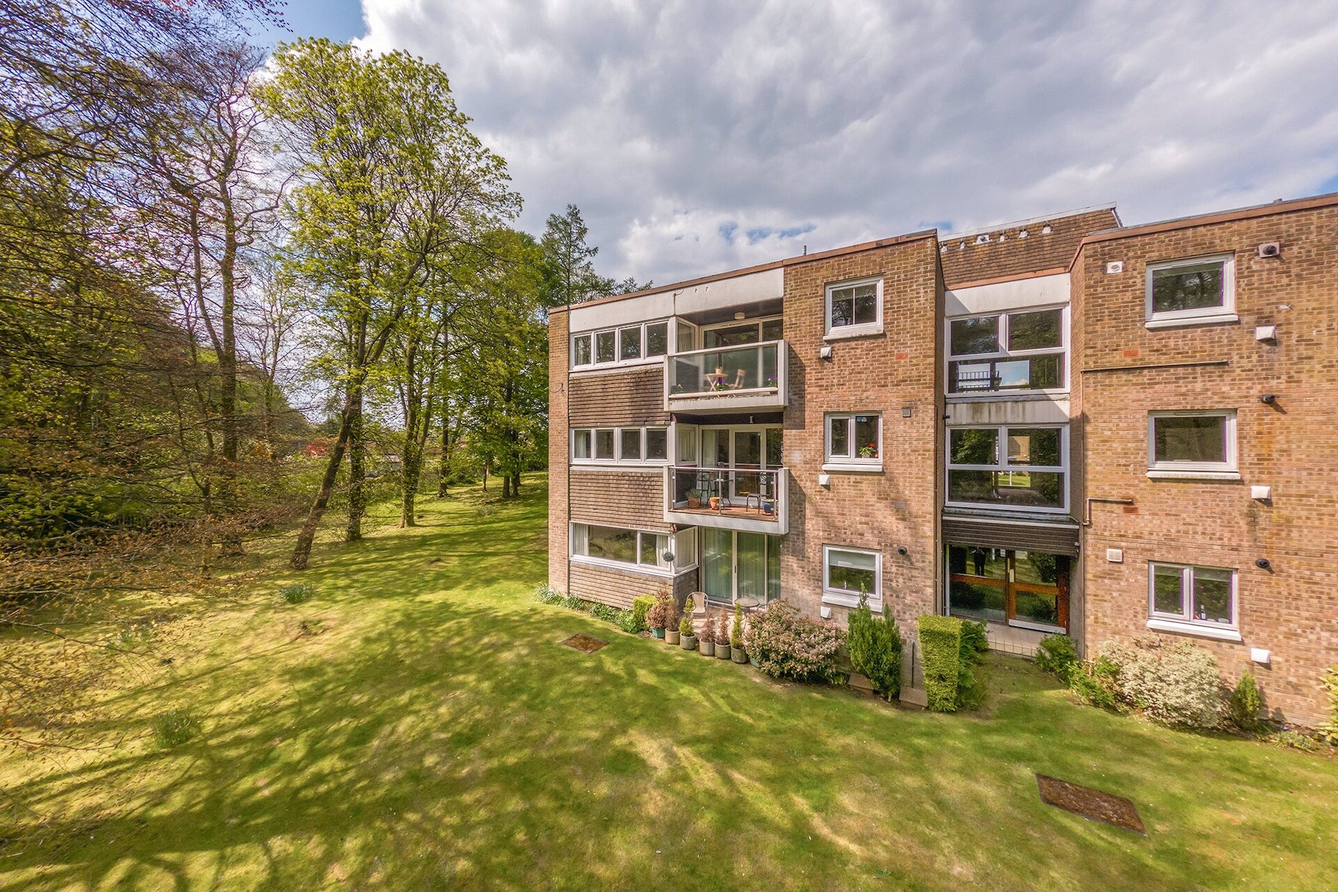 Flat 2/3, Whistlefield Court, 2 Canniesburn Road, Bearsden, G61 1PX - Picture #1