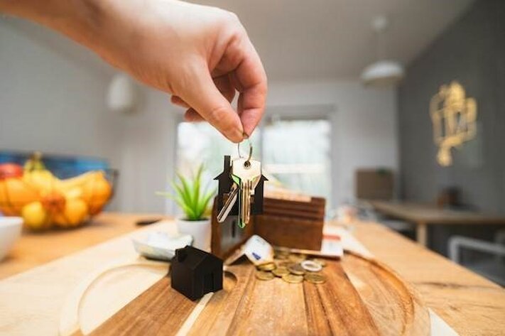 Person holding keys