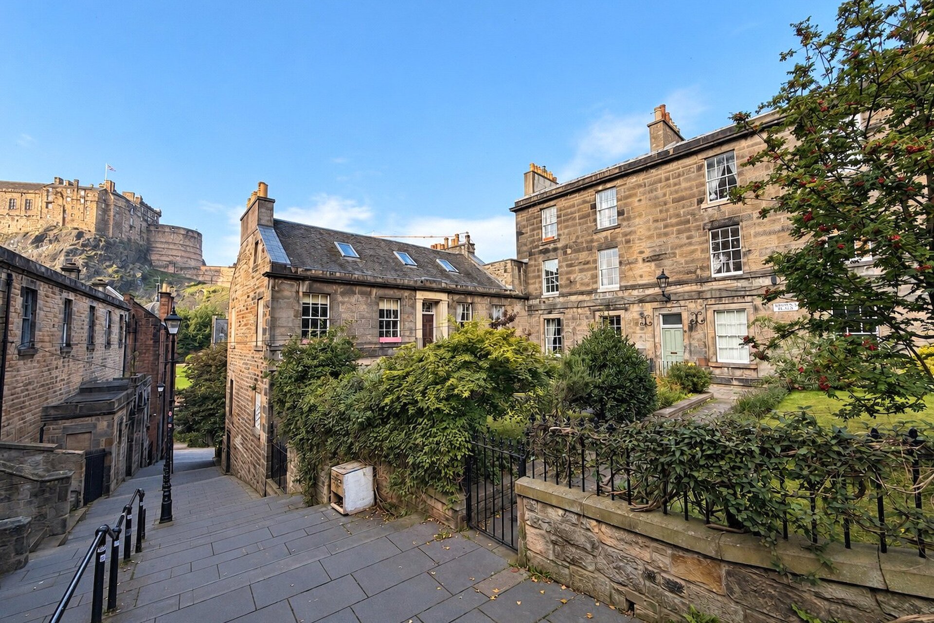4/2 Browns Place, Edinburgh, EH1 2HX - Picture #1